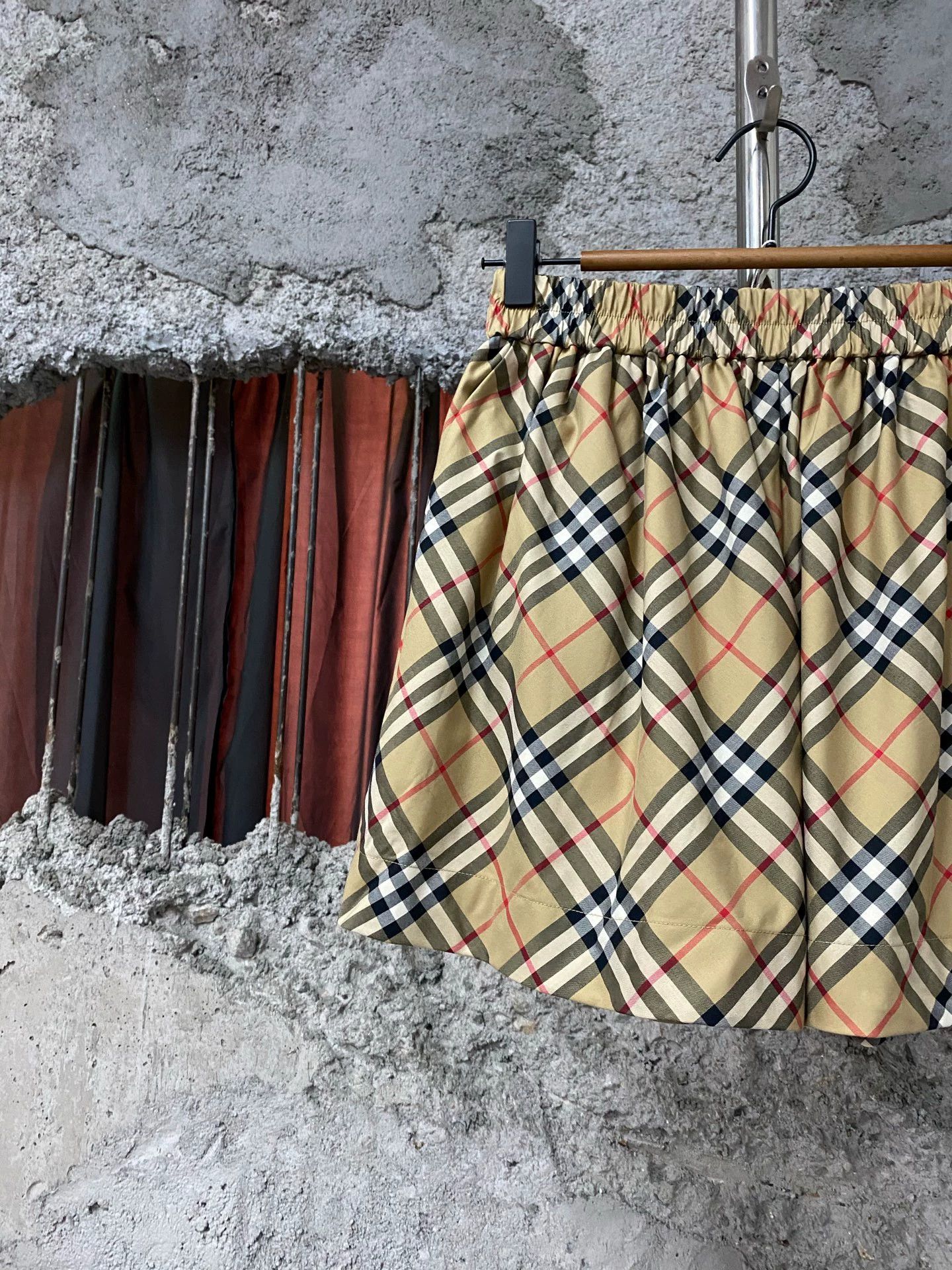 Burberry Burberry 14Y new shorts Size 24" / US 00 / IT 34 - 3 Thumbnail