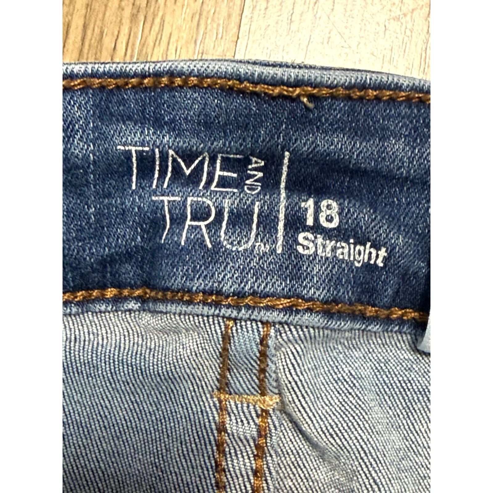 Vintage VINTAGE? No. Time & Tru Jeans Women 18 Blue Denim Straight Leg Mid Rise Outdoors - 5-Pocket Design - Regular Rise - Denim - Time And Tru - Jeans Size 40" / US 18 - 5 Thumbnail