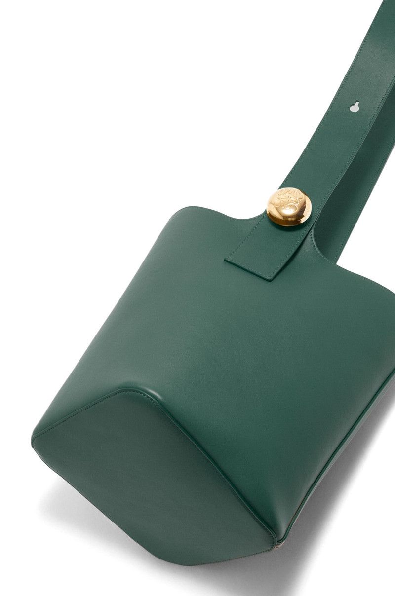 Loewe o1in1g0426 Size: OS/ Medium Pebble Bucket Bag in Vetiver Size ONE SIZE - 7 Thumbnail