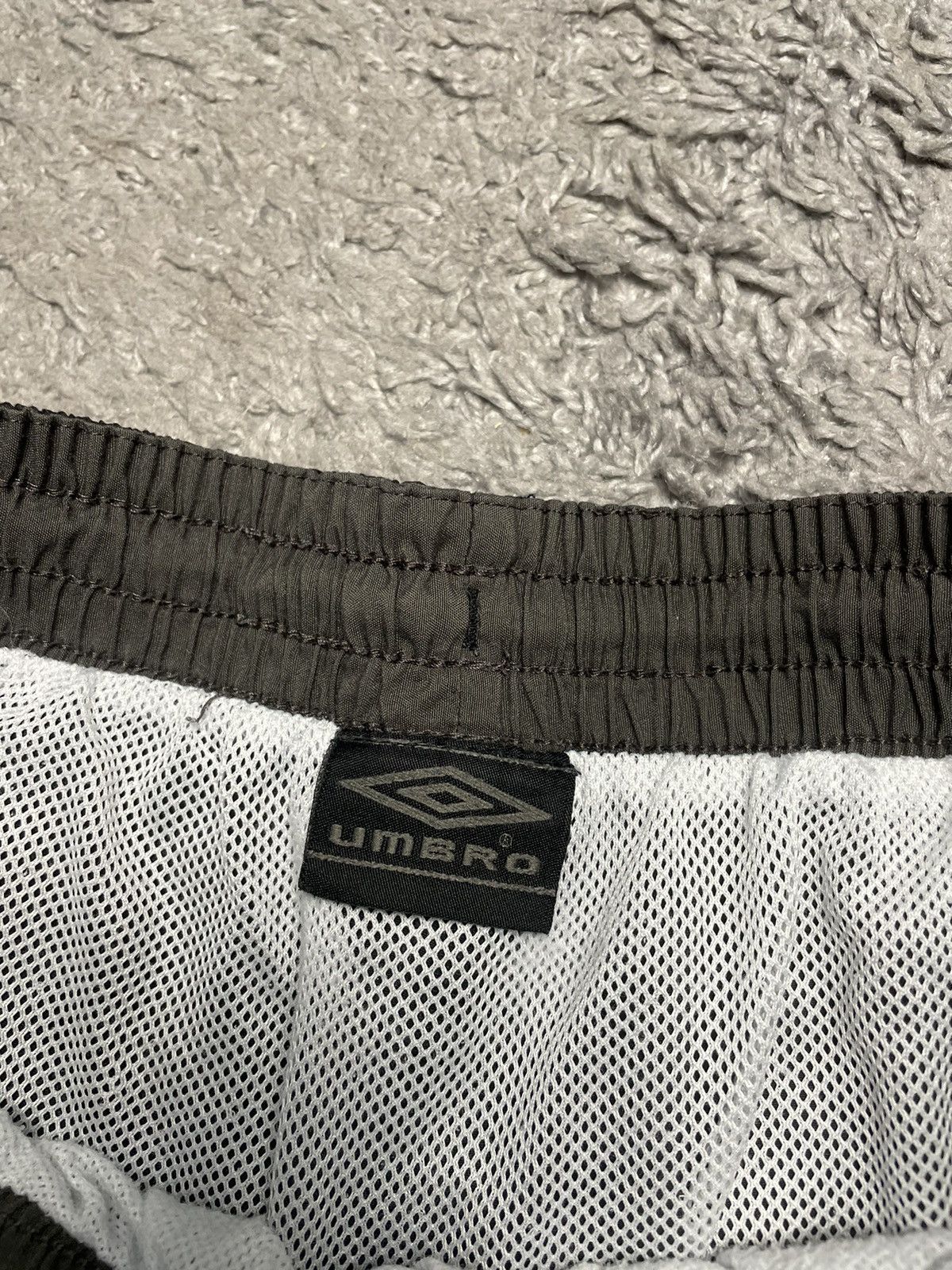 Umbro Vintage Umbro Shorts Size M Size US 32 / EU 48 - 7 Thumbnail