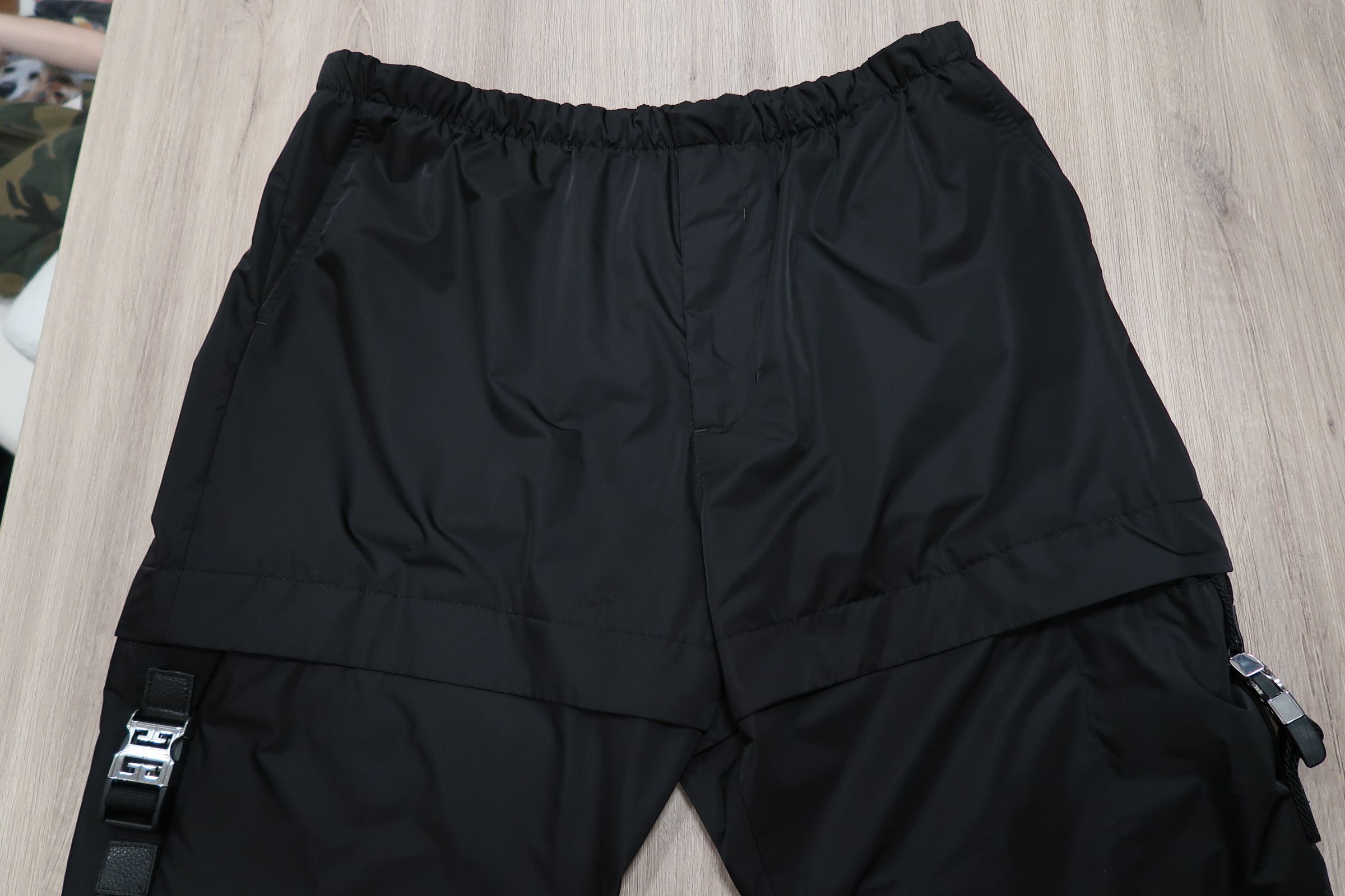 Givenchy GIVENCHY Black 4G Buckle Cargo Trousers Size US 34 / EU 50 - 4 Thumbnail