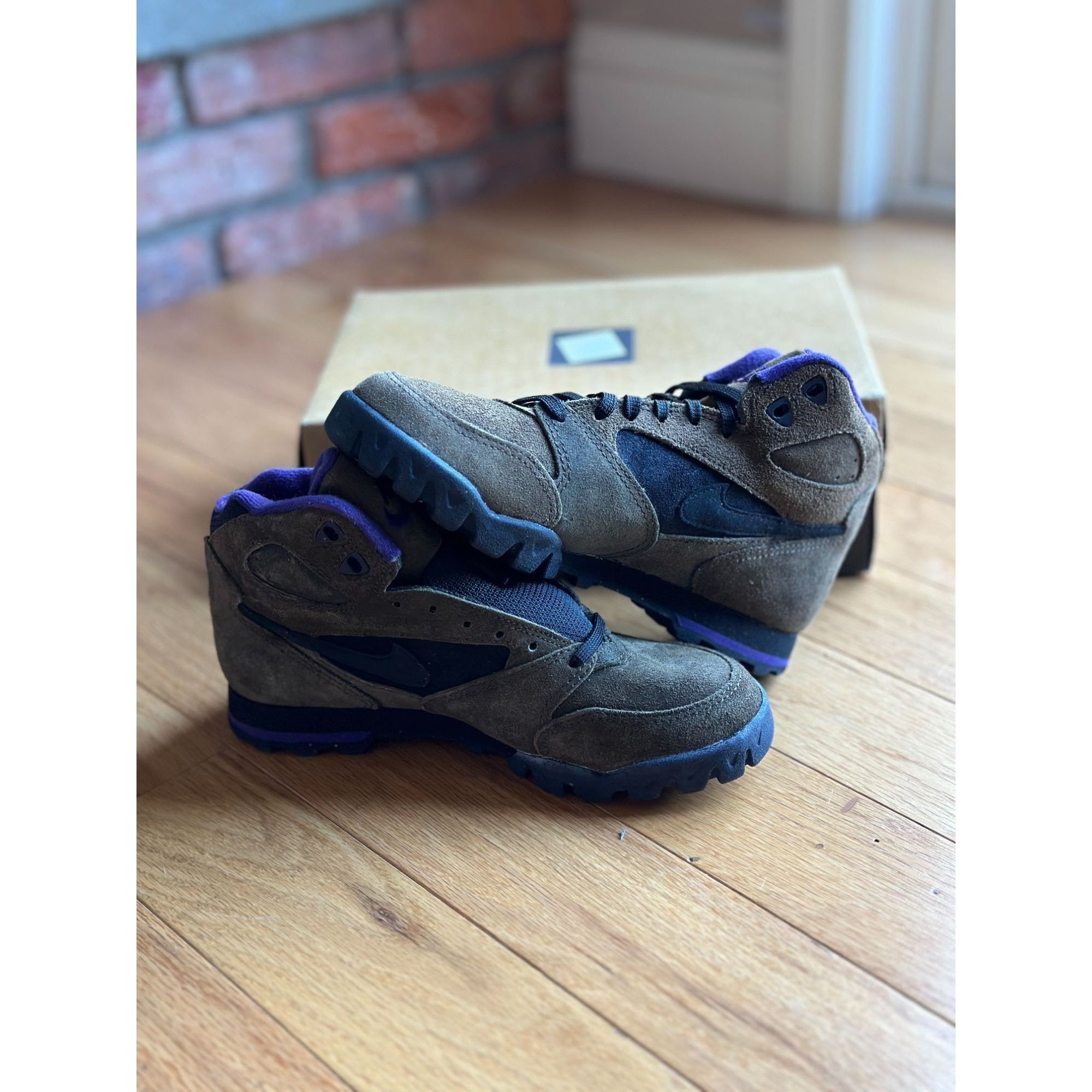 Nike VINTAGE 1993 NIKE CALDERA HIKING BOOTS WOMENS SIZE 7W PURPLE Size US 7.5 / IT 37.5 - 8 Thumbnail