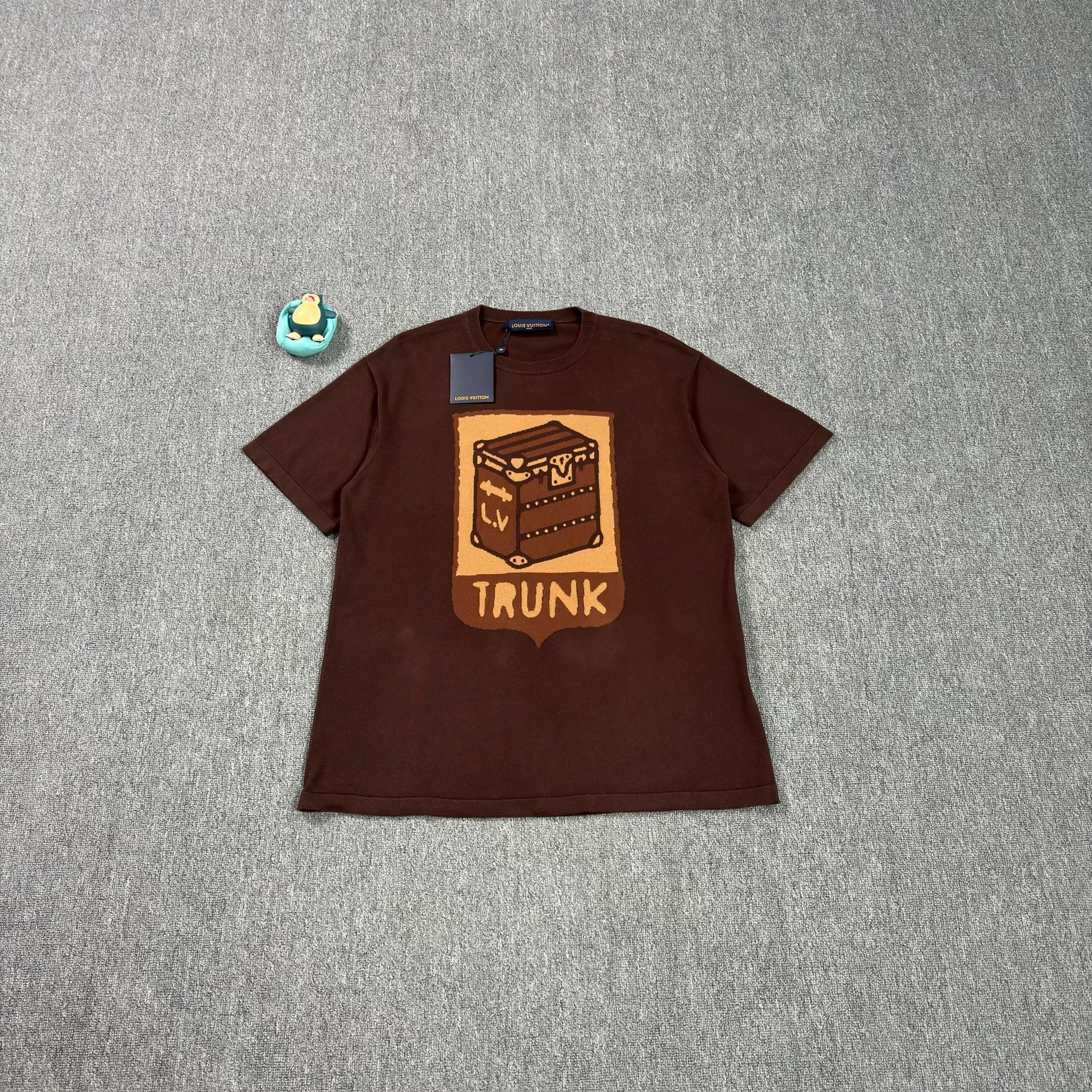 Louis Vuitton Louis Vuitton Trunk Graphic Knit T-Shirt XL Size US XL / EU 56 / 4 - 1 Thumbnail