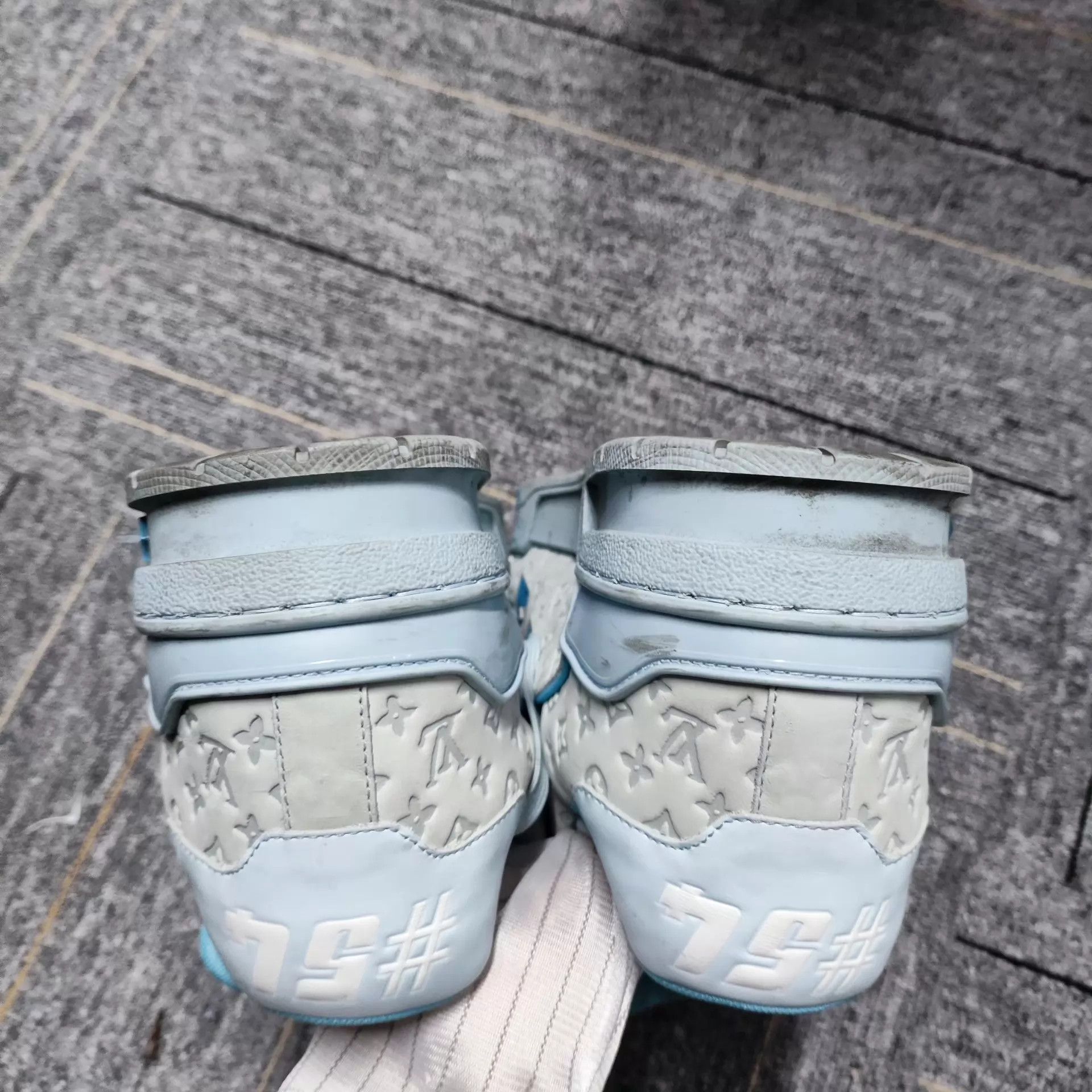 Louis Vuitton LV x Taylor Trainer All-Over Subtle Print Blue US9 Size US 9 / EU 42 - 4 Thumbnail