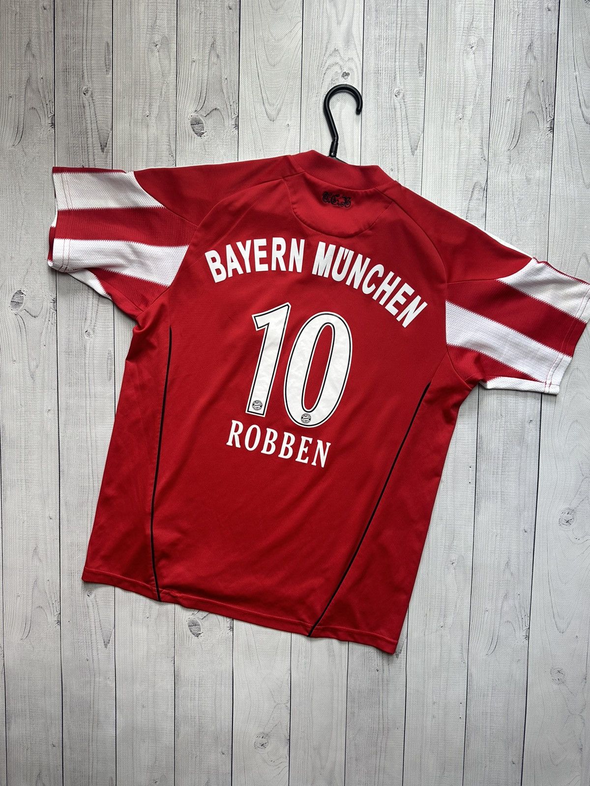 Adidas × Vintage Vintage adidas Bayern Munich 10 Robben soccer jersey size Xs Size US XS / EU 42 / 0 - 1 Thumbnail