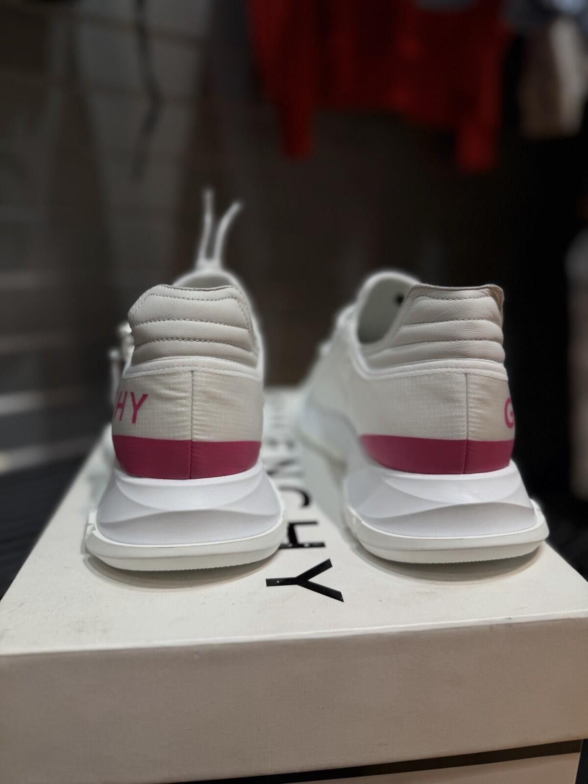 Givenchy Givenchy Spectre Logo Zip Runner Sneakers Size 39 (9US) W Size US 9 / IT 39 - 6 Thumbnail