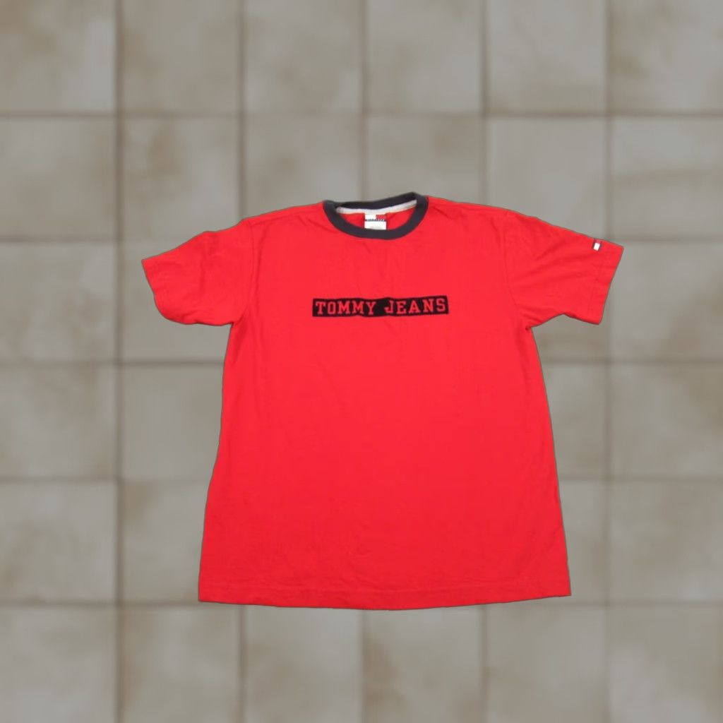 Tommy Hilfiger VINTAGE Tommy Hilfiger Shirt Mens M Red 90s Tommy Jeans Cotton Short Sleeve Crew Neck USA 90s Mens Size US M / EU 48-50 / 2 - 1 Thumbnail