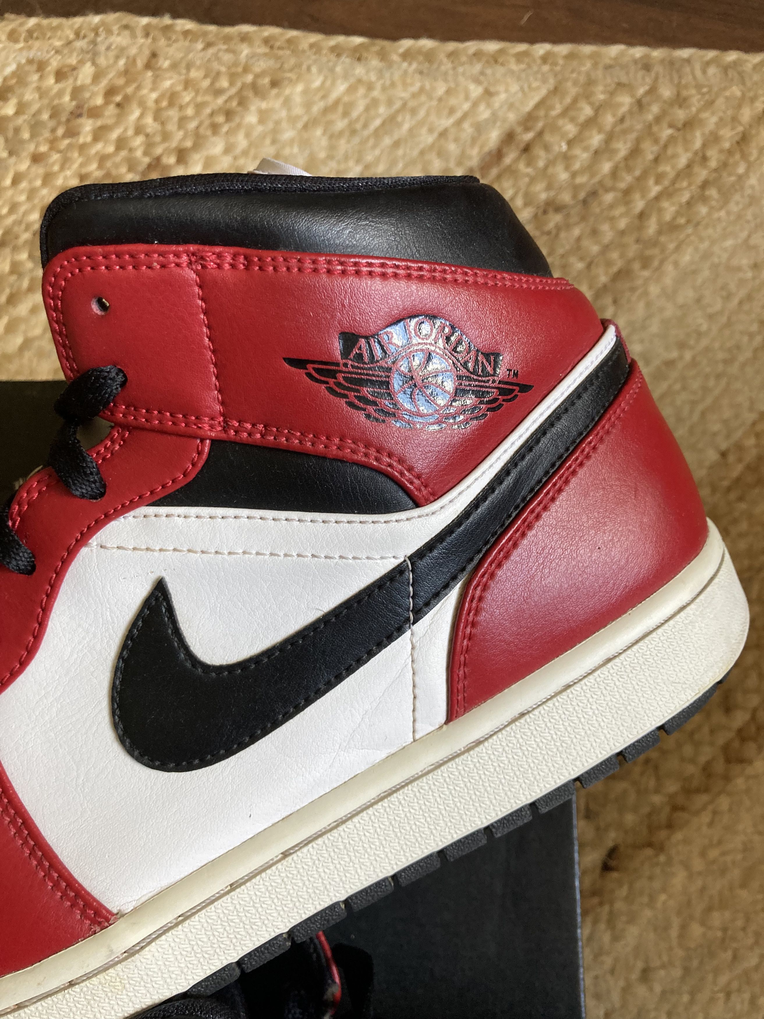 Jordan Brand Air jordan 1 Mid Chicago US 11.5 EU 45.5 Used Mens Size US 11.5 / EU 44-45 - 3 Thumbnail