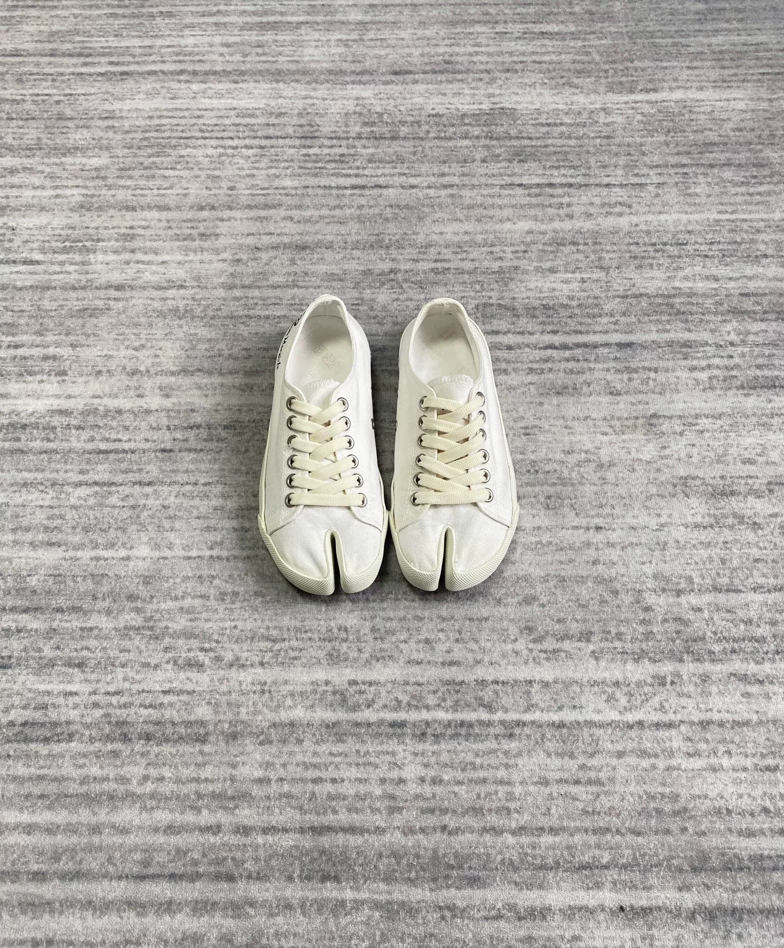 Maison Margiela margiela white tabi canvas flat shoes Size US 6 / IT 36 - 1 Thumbnail