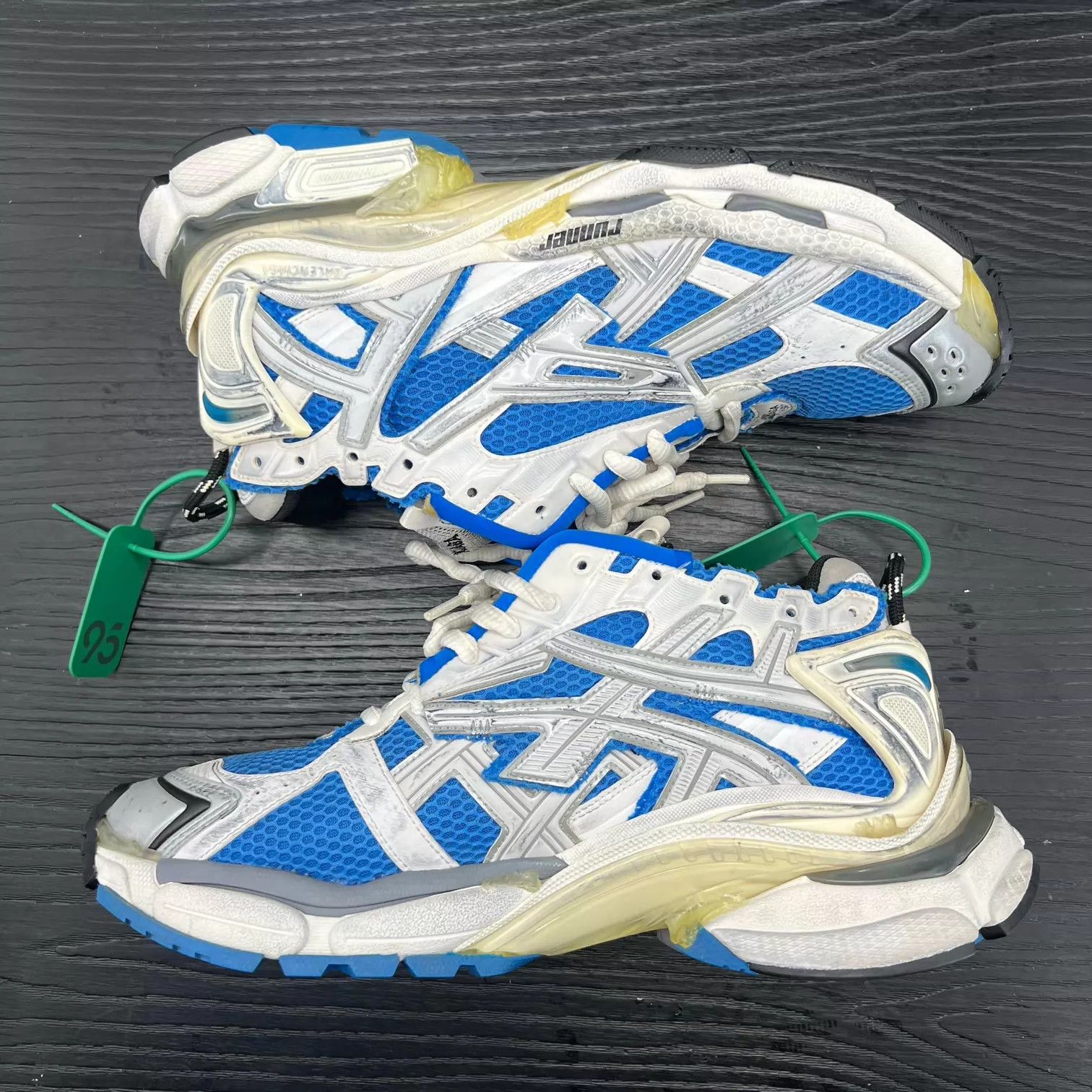 Balenciaga Balenciaga Runner White/Blue Distressed 43 Mint Size US 10 / EU 43 - 2 Thumbnail