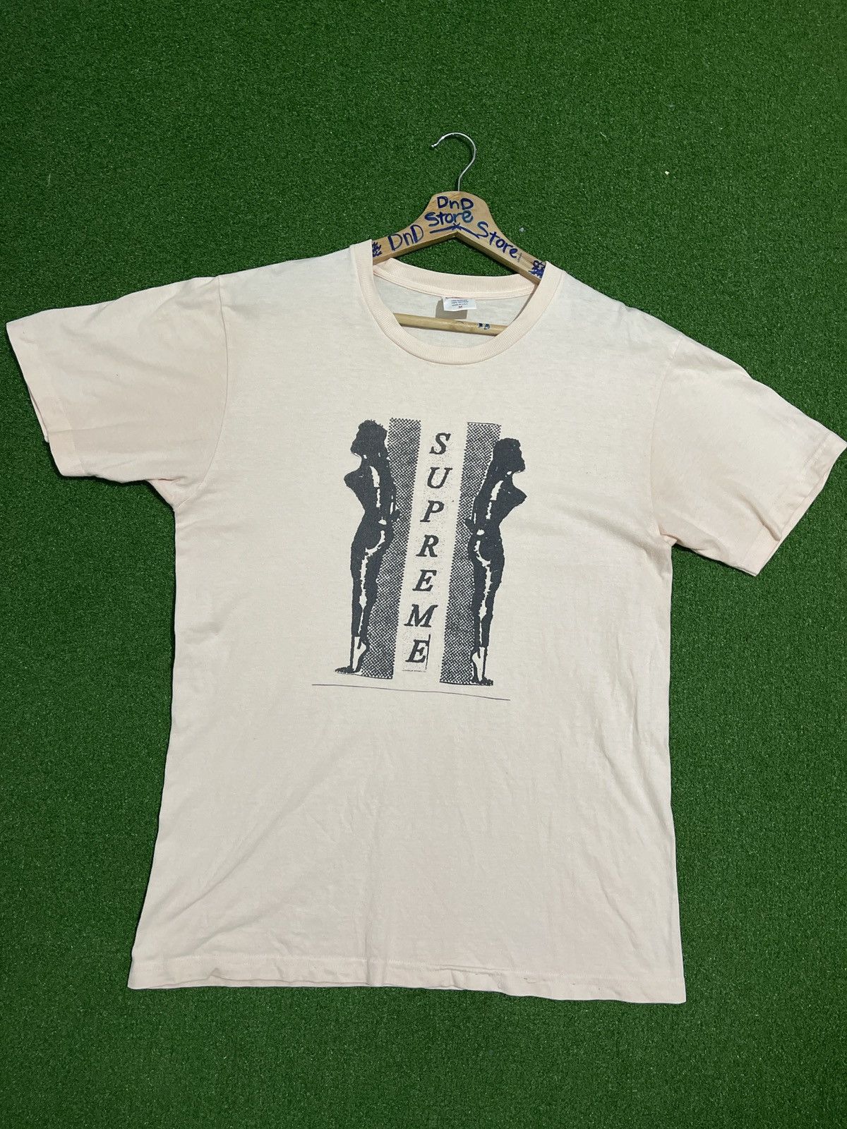 Supreme 🔥HOT🔥VINTAGE SUPREME NUDE GIRLS TEE VERY RARE Size US M / EU 48-50 / 2 - 1 Thumbnail