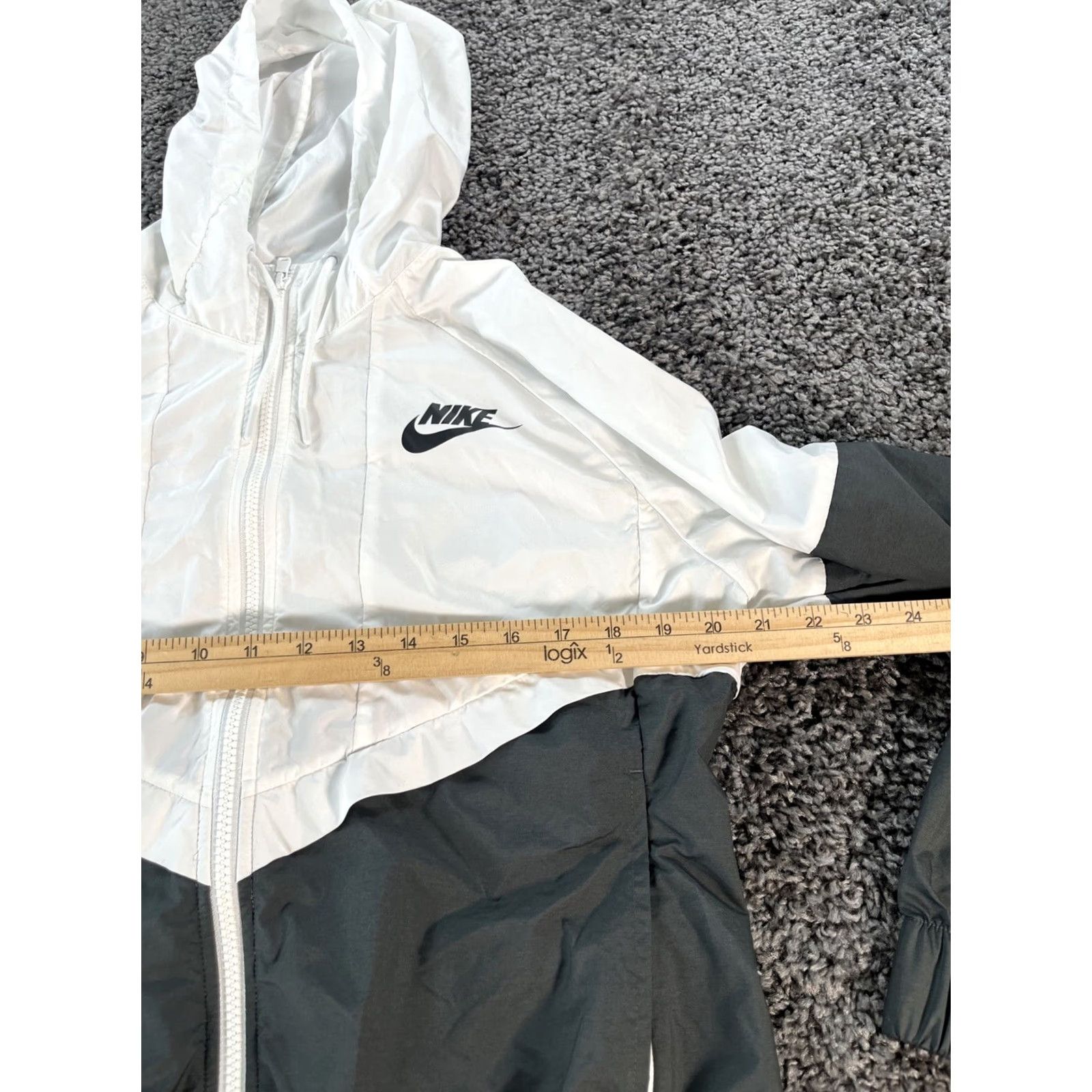 Nike Nike Windrunner Windbreaker Jacket Womens M Black Sportswear Activewear Windrunner 726138-101 Womens M Black Nike Windrunner Windbreaker Jacket Size M / US 6-8 / IT 42-44 - 3 Thumbnail