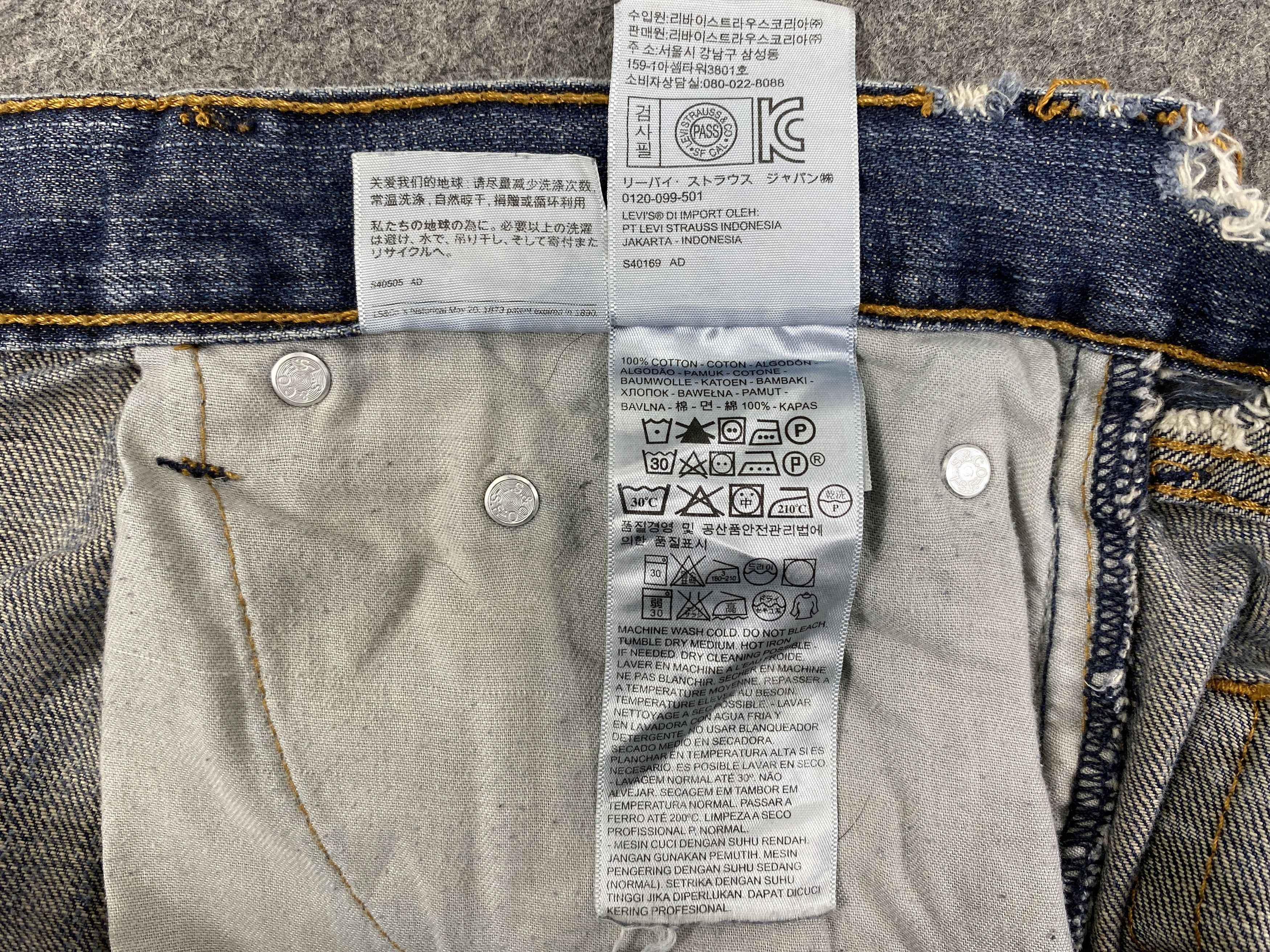 Levi's Distressed Blue Vintage Levi's 559 33x31 Denim -JN1997 Size US 33 - 9 Thumbnail