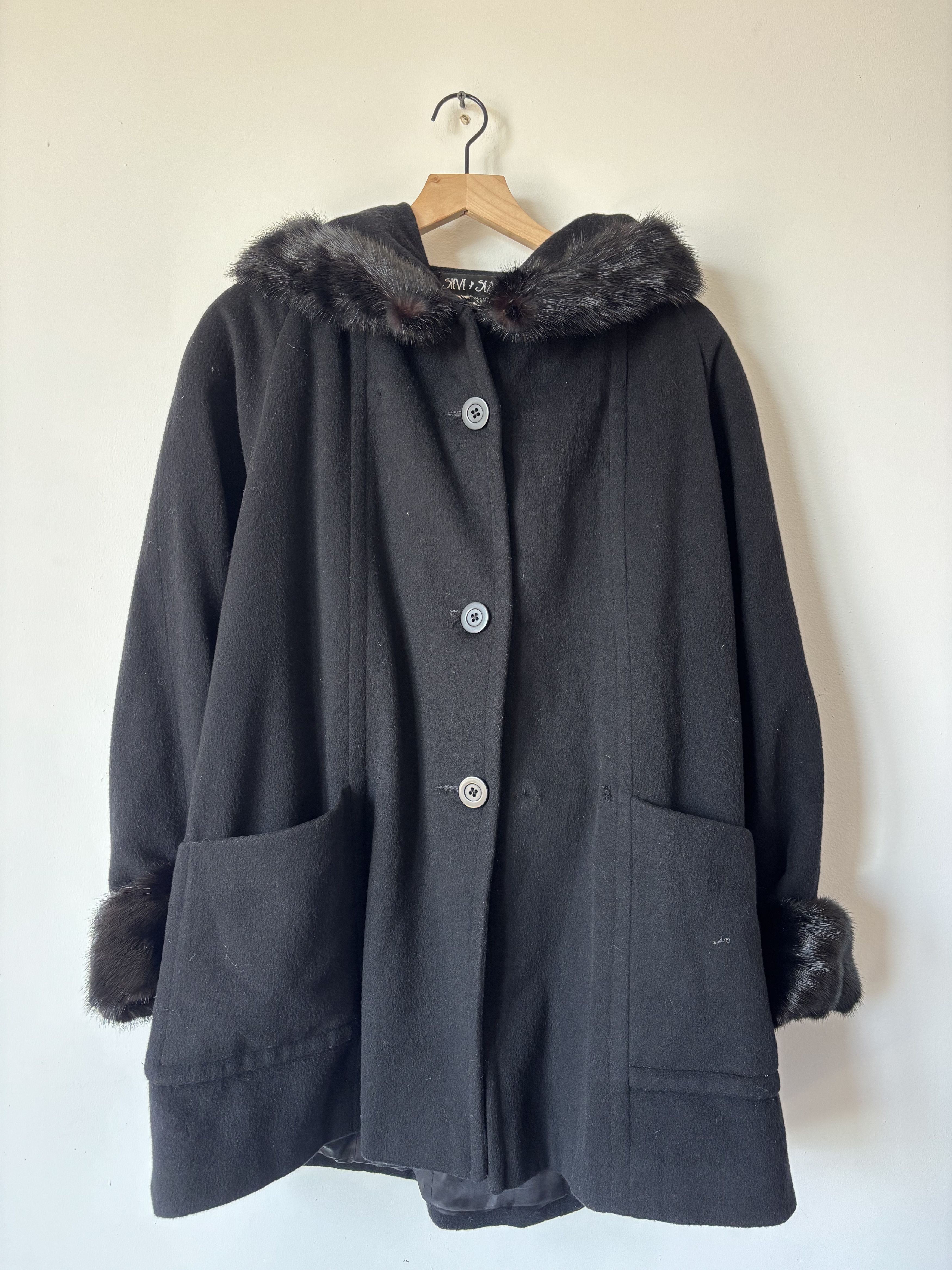 Vintage Vintage Hooded Black Wool Coat Mink Fur Trim Coat 8 Size M / US 6-8 / IT 42-44 - 1 Thumbnail