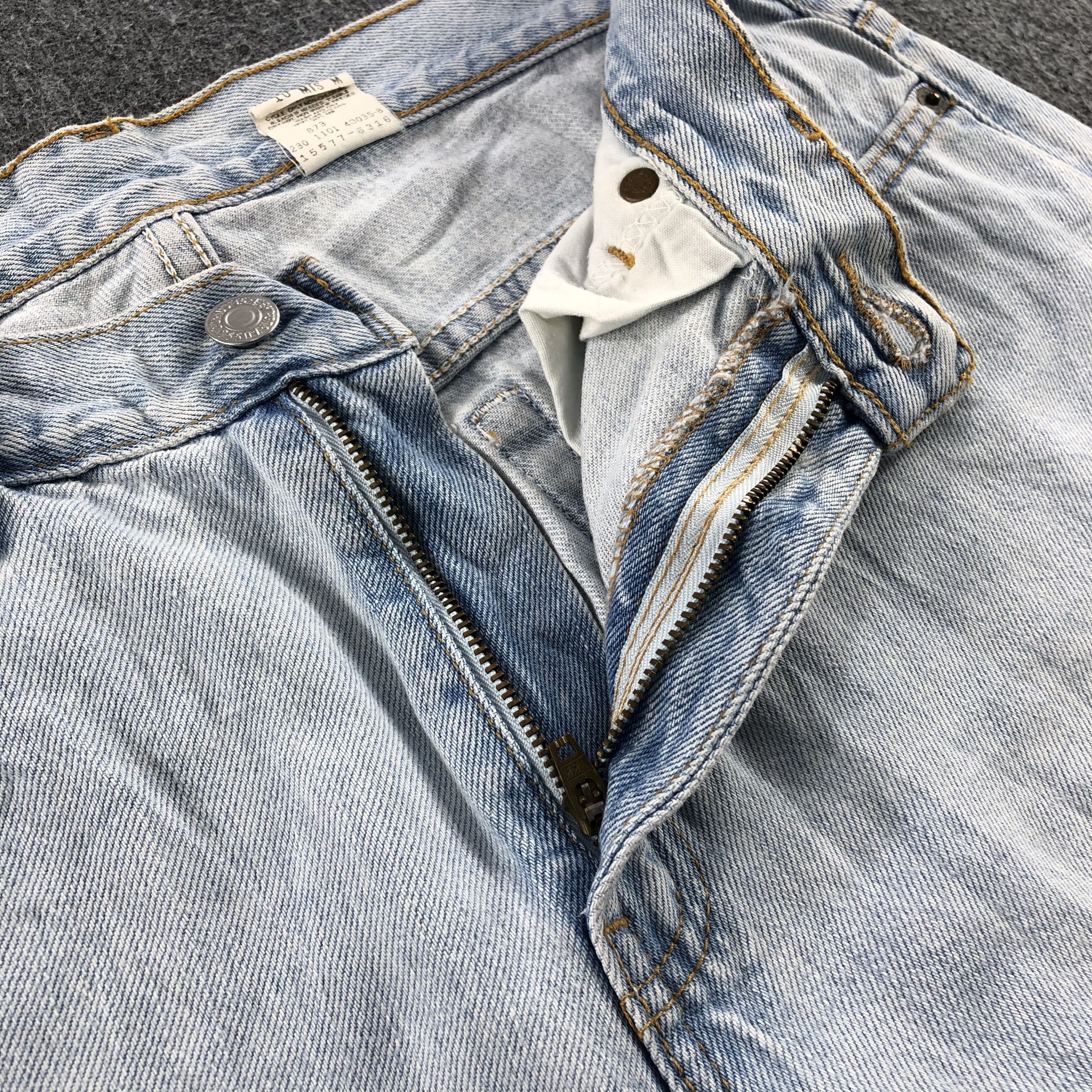 Levi's Vintage 90s Light Wash Levis 577Jeans- J1313 Size US 31 - 8 Thumbnail