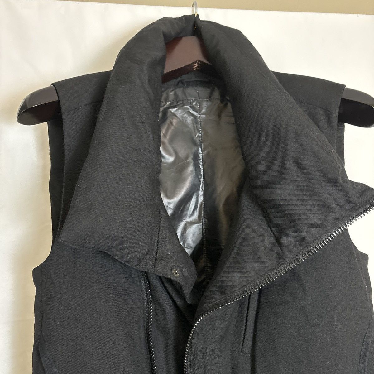 The Viridi-anne Black Cross-Zip Down Puffer Vest. Wool/Linen Small w/Tag Size US S / EU 44-46 / 1 - 2 Thumbnail
