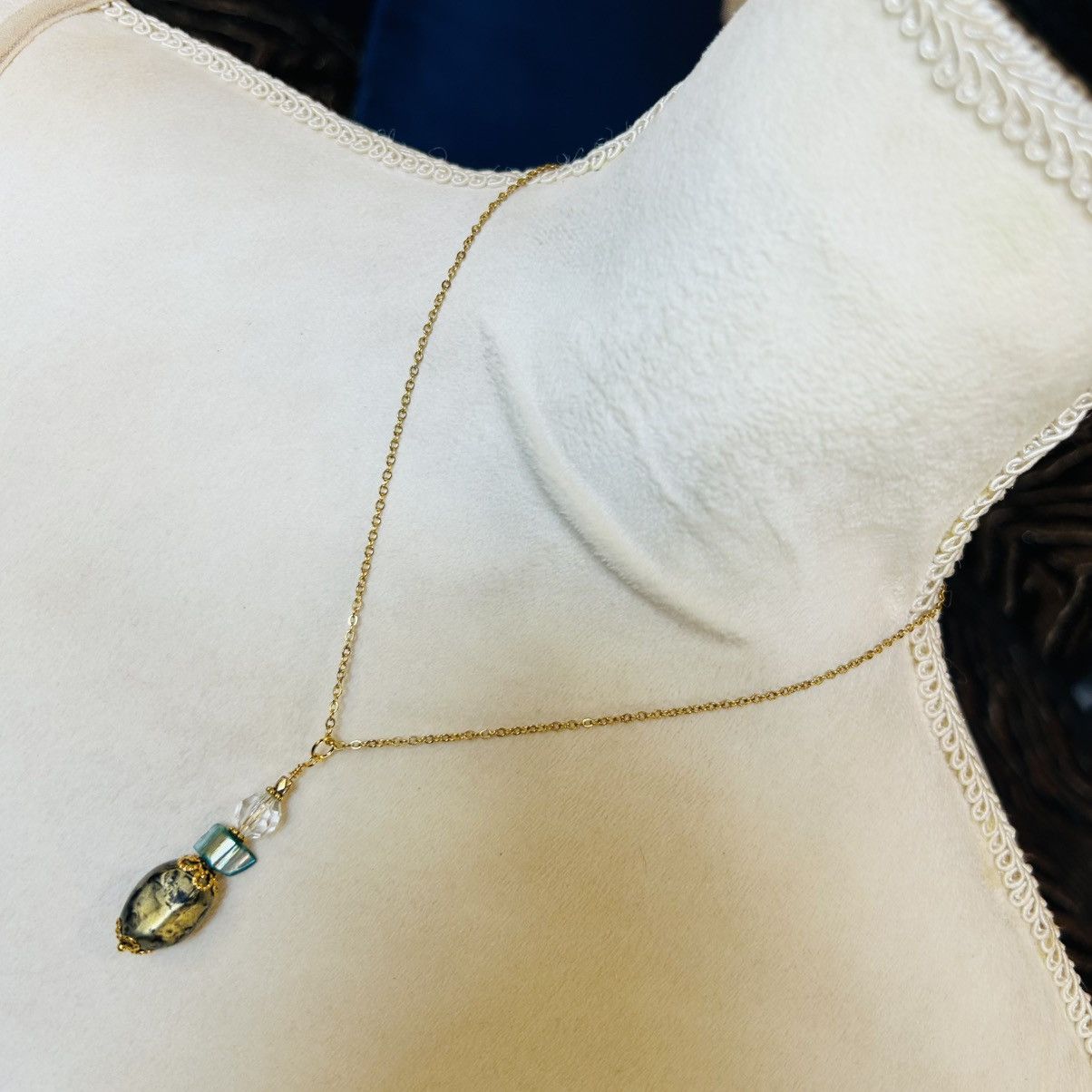 Handmade Handcrafted vintage bead crystal drop pendant necklace Size ONE SIZE - 2 Thumbnail