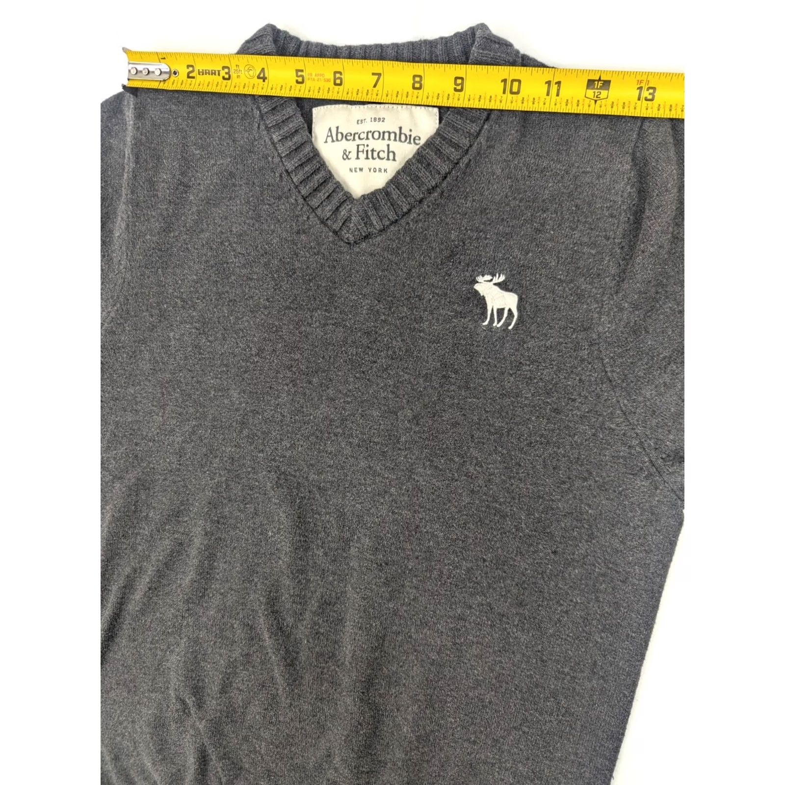 Abercrombie & Fitch Abercrombie & Fitch Muscle Gray Knit V-Neck Sweater Men L Pullover White Moose Size US L / EU 52-54 / 3 - 7 Thumbnail