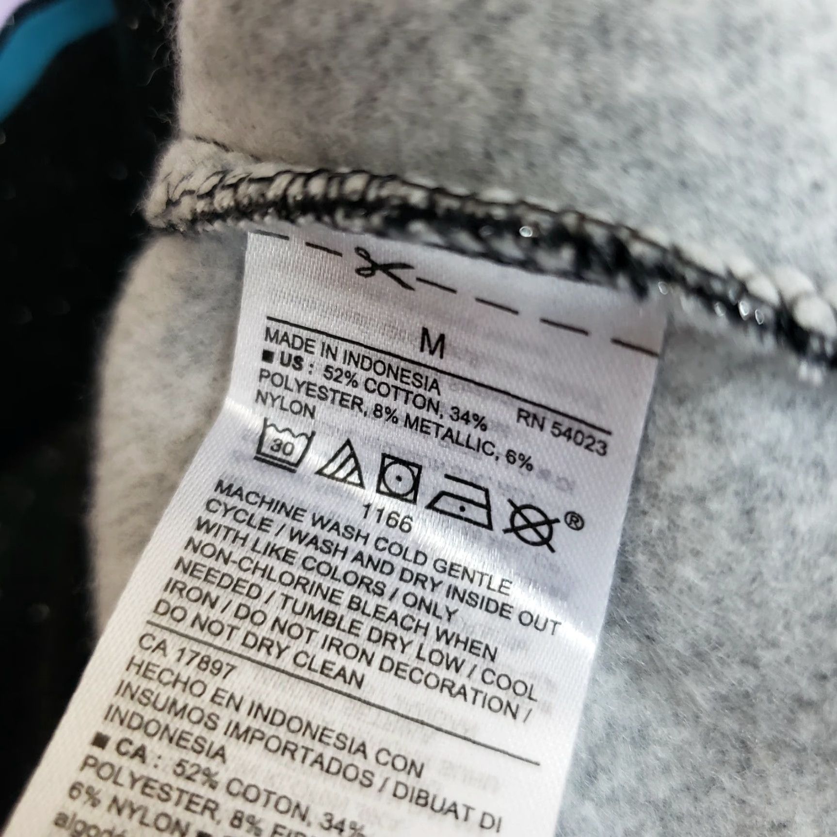 Old Navy Old Navy Womens Pullover Sweatshirt Medium Black Silver Sparkly Pullover Sweatshirt Womens Medium Black Silver Sparkly Size M / US 6-8 / IT 42-44 - 6 Thumbnail