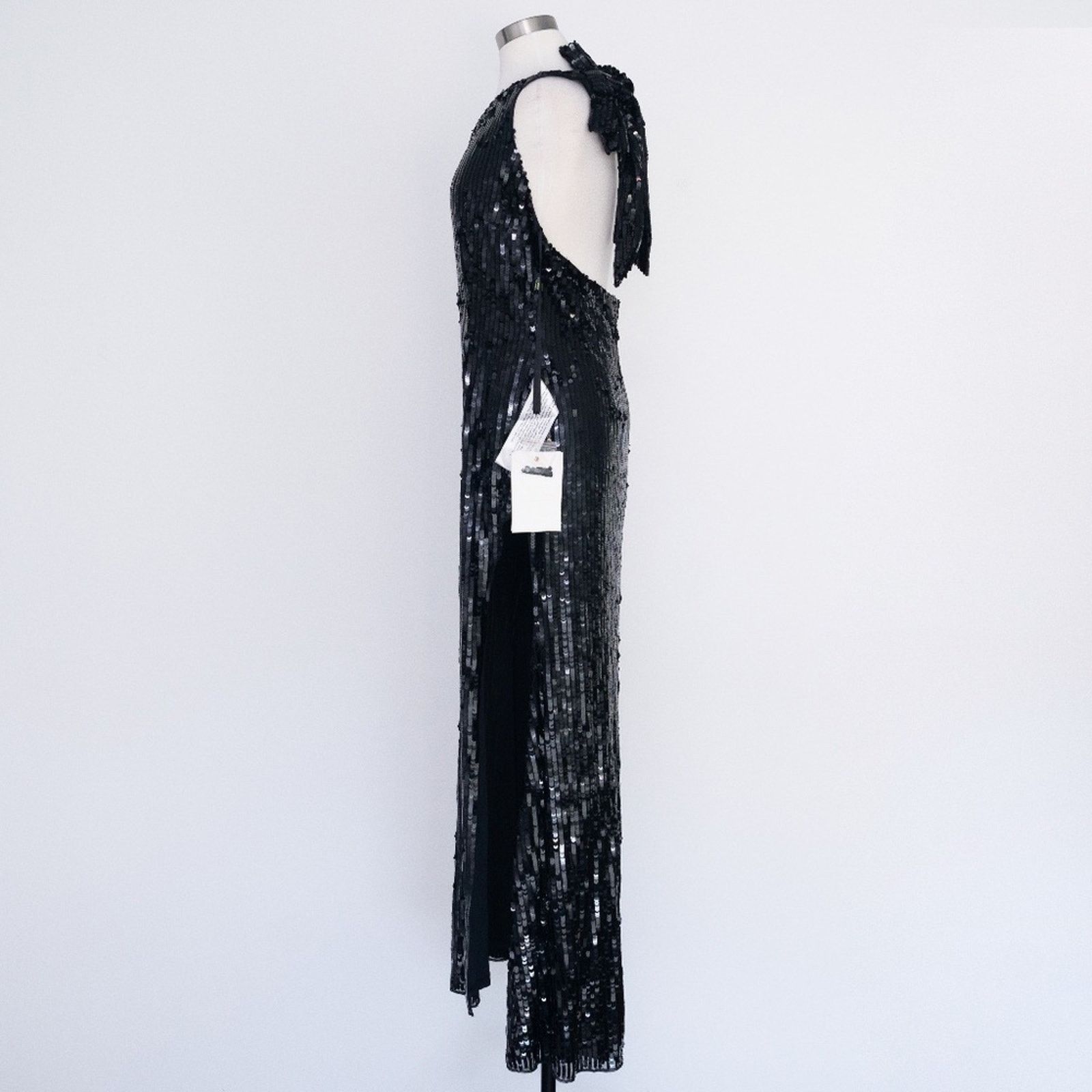 Designer Mac Duggal. Sequined One Shoulder Back Bow Detail Gown. Size M / US 6-8 / IT 42-44 - 2 Thumbnail
