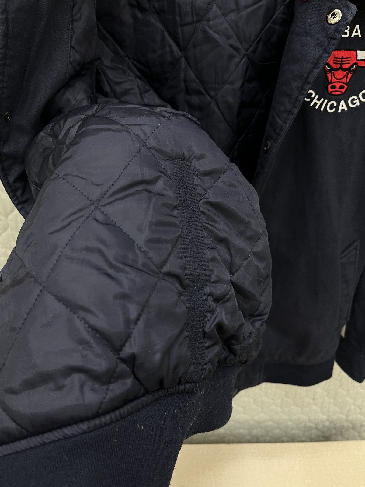 NBA 🔥🔥🔥STEALS CHICAGO BULLS DETACHABLE HOODIE JACKET Size US M / EU 48-50 / 2 - 13 Thumbnail