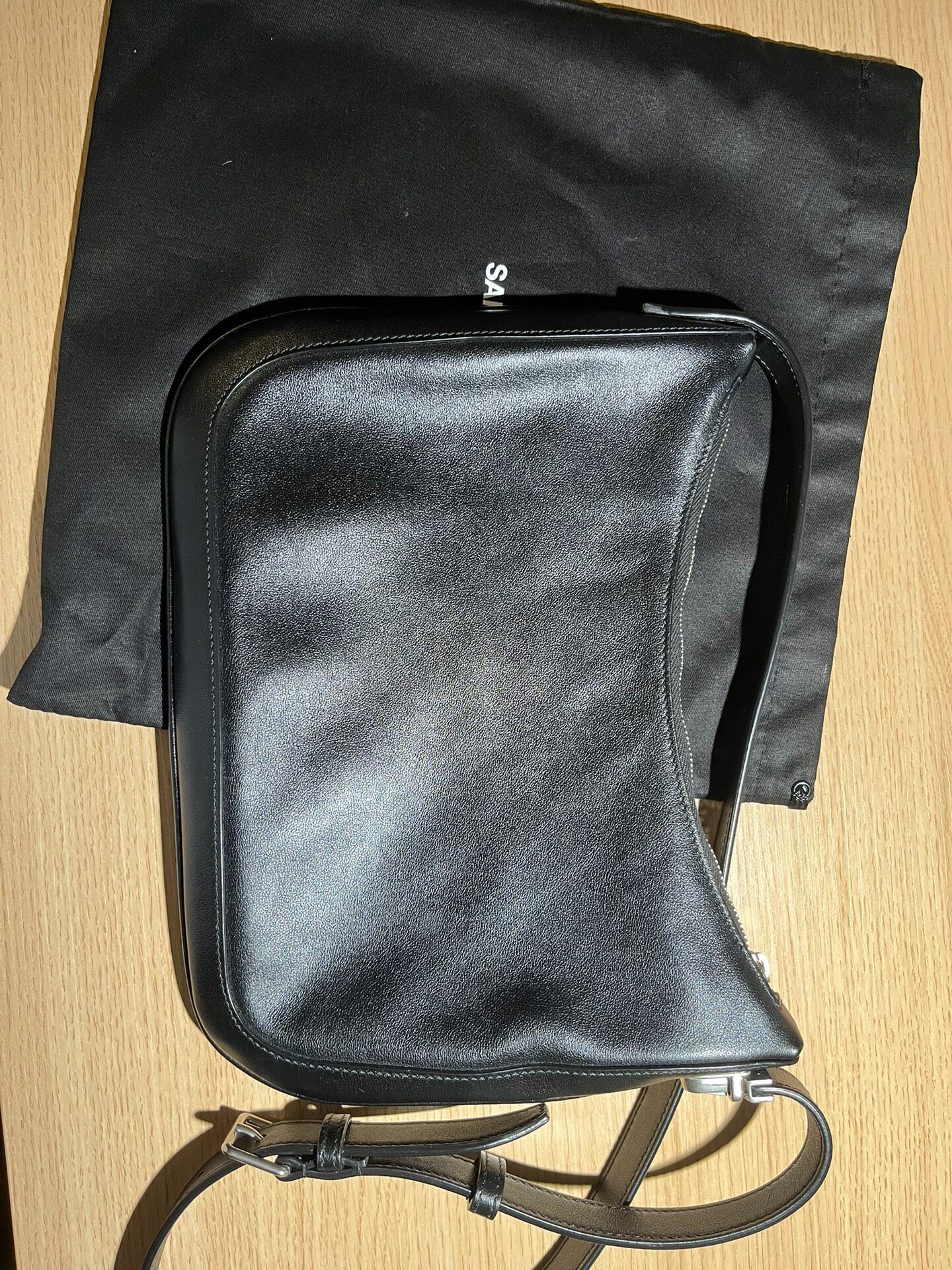 Saint Laurent Paris Saint Laurent Black Le Tuc Underarm Shoulder Bag GGGG42608 Size ONE SIZE - 1 Thumbnail