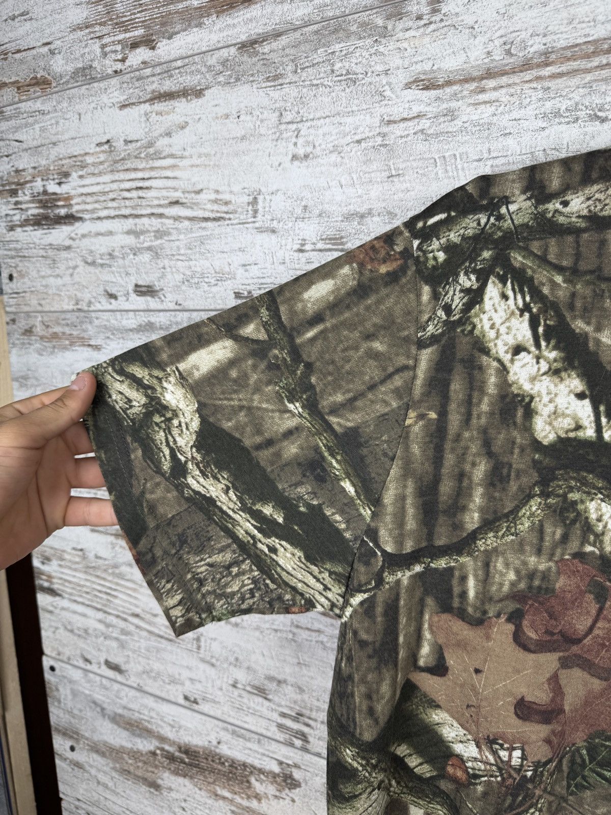 Vintage Crazy Vintage Y2K Realtree Camo T-shirt Carhartt Style tee Size US L / EU 52-54 / 3 - 6 Thumbnail