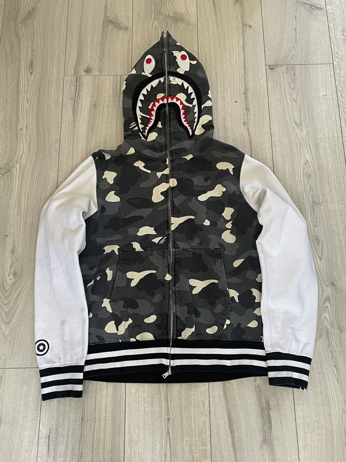 Bape Bape Shark Glow In The Dark Size US S / EU 44-46 / 1 - 1 Thumbnail