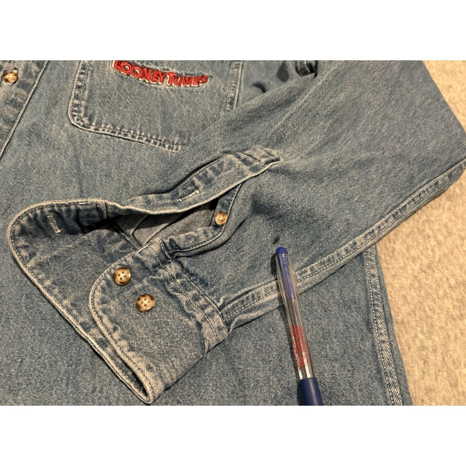 Vintage VINTAGE 1993 Acme Denim Shirt Embroidered Bugs Bunny 90s Cartoon Long Sleeve Men Medium Blue Cotton Button-Up Shirt Size US M / EU 48-50 / 2 - 7 Thumbnail