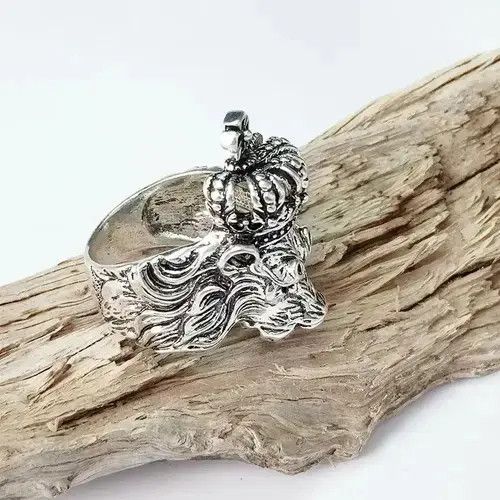 Jewelry × Vintage Skull shield crown ring Size ONE SIZE - 2 Thumbnail