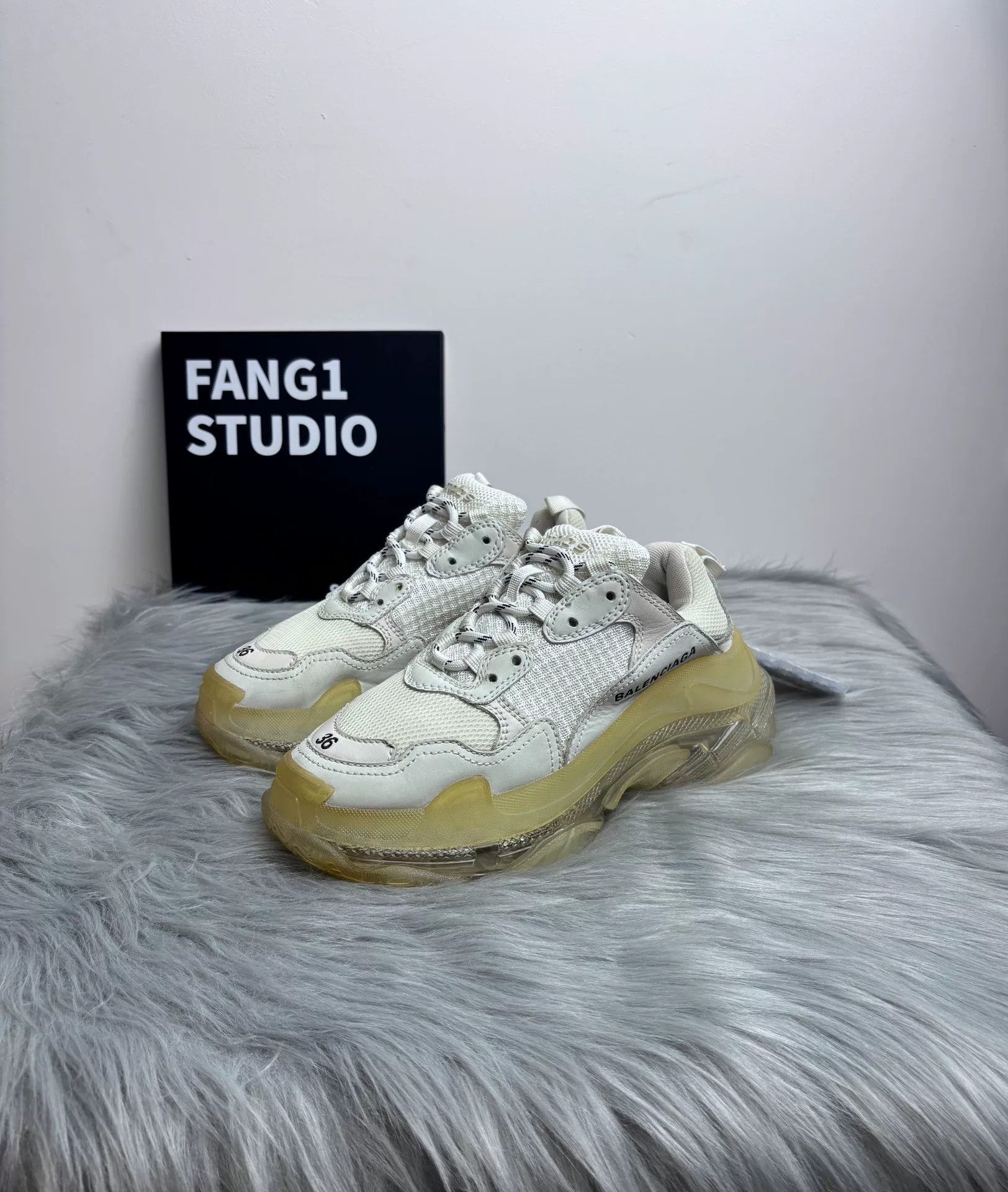 Balenciaga Balenciaga Clear White Lowtop Sneakers us_6 Women Size US 6 / IT 36 - 1 Thumbnail