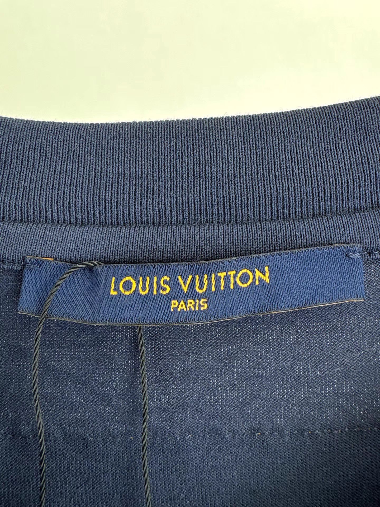 Louis Vuitton LV Short Sleeve K1 Size US XL / EU 56 / 4 - 5 Thumbnail