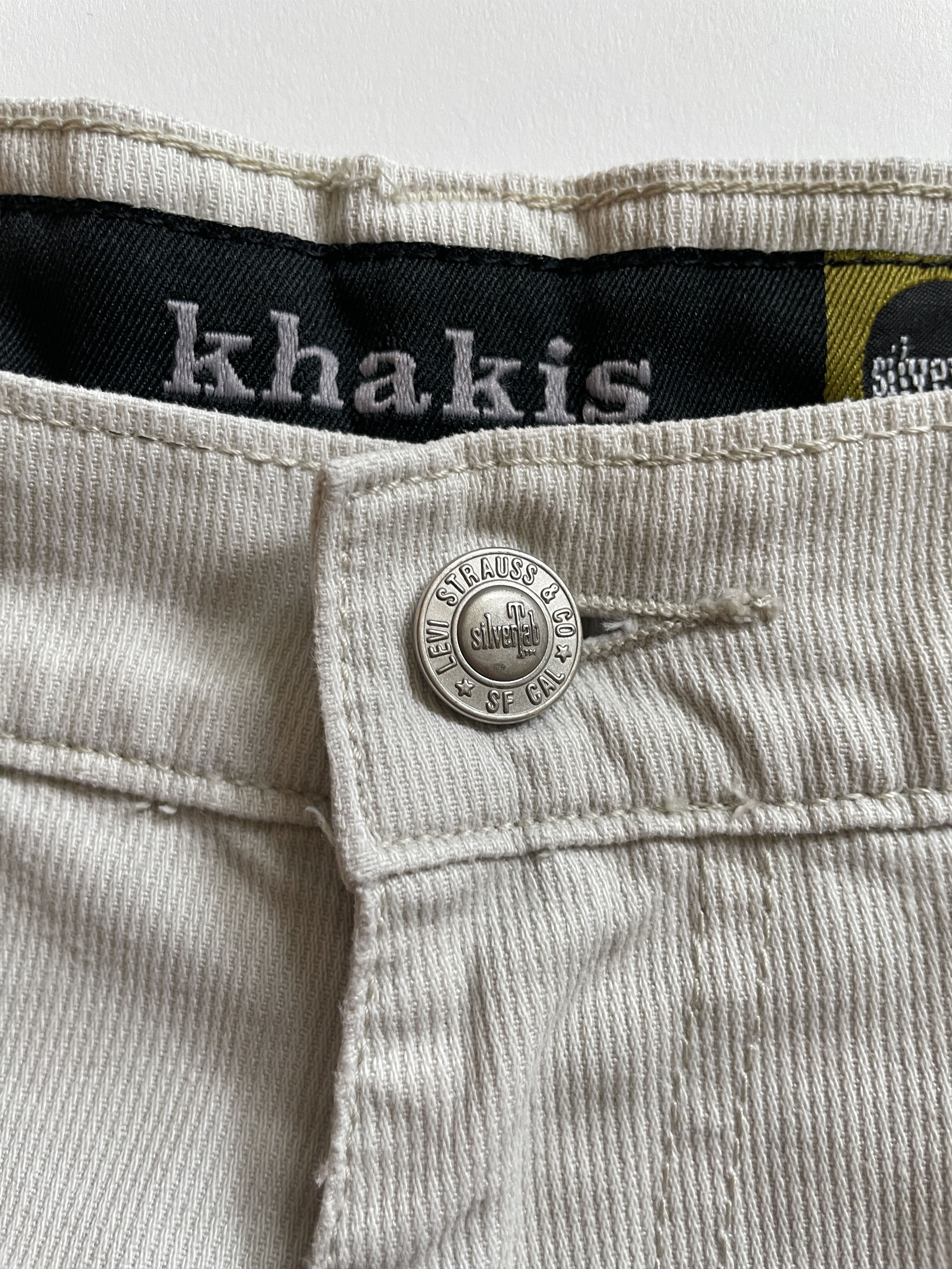 Levi's 2000s Levi's Silver Tab Baggy Off White Khaki Cargo Shorts Size US 32 / EU 48 - 3 Thumbnail