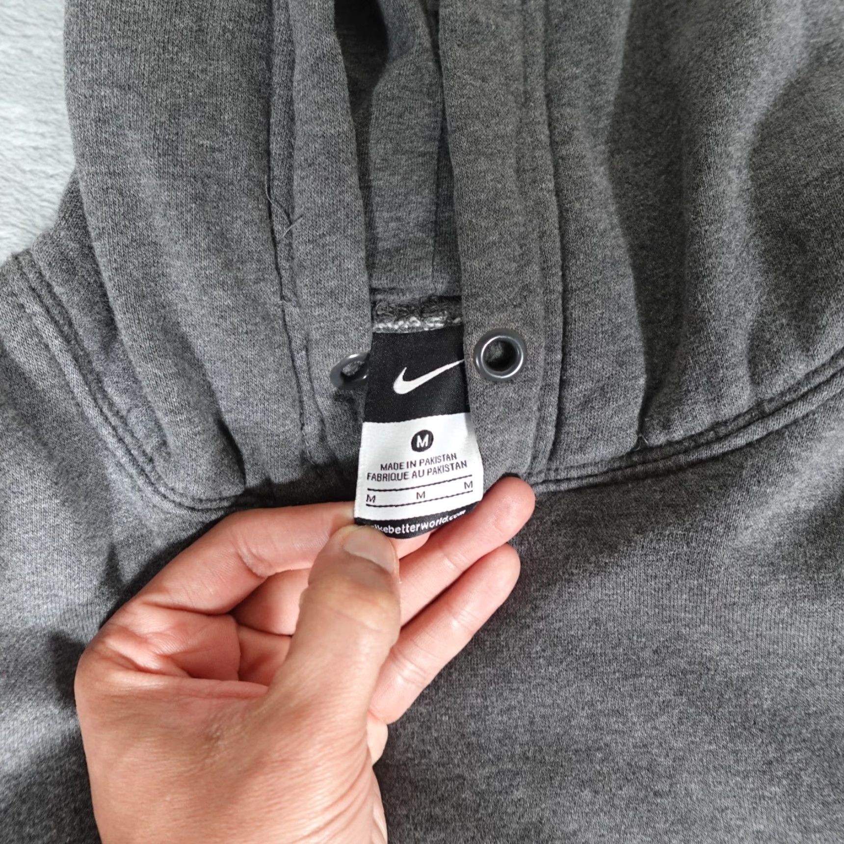 Nike VINTAGE Nike Swoosh Hoodie Mens M Streetwear Embroidered Gray Pullover Sweatshirt 2000s Sportswear Figurehood Size US M / EU 48-50 / 2 - 4 Thumbnail