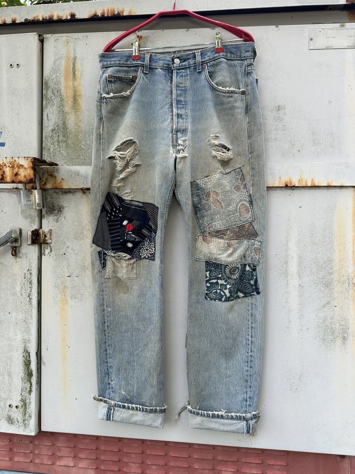 Levi's Vintage Clothing 👹Vintage THRASHED Levis 501 Patchwork Baggy Jeans Size US 33 - 2 Thumbnail