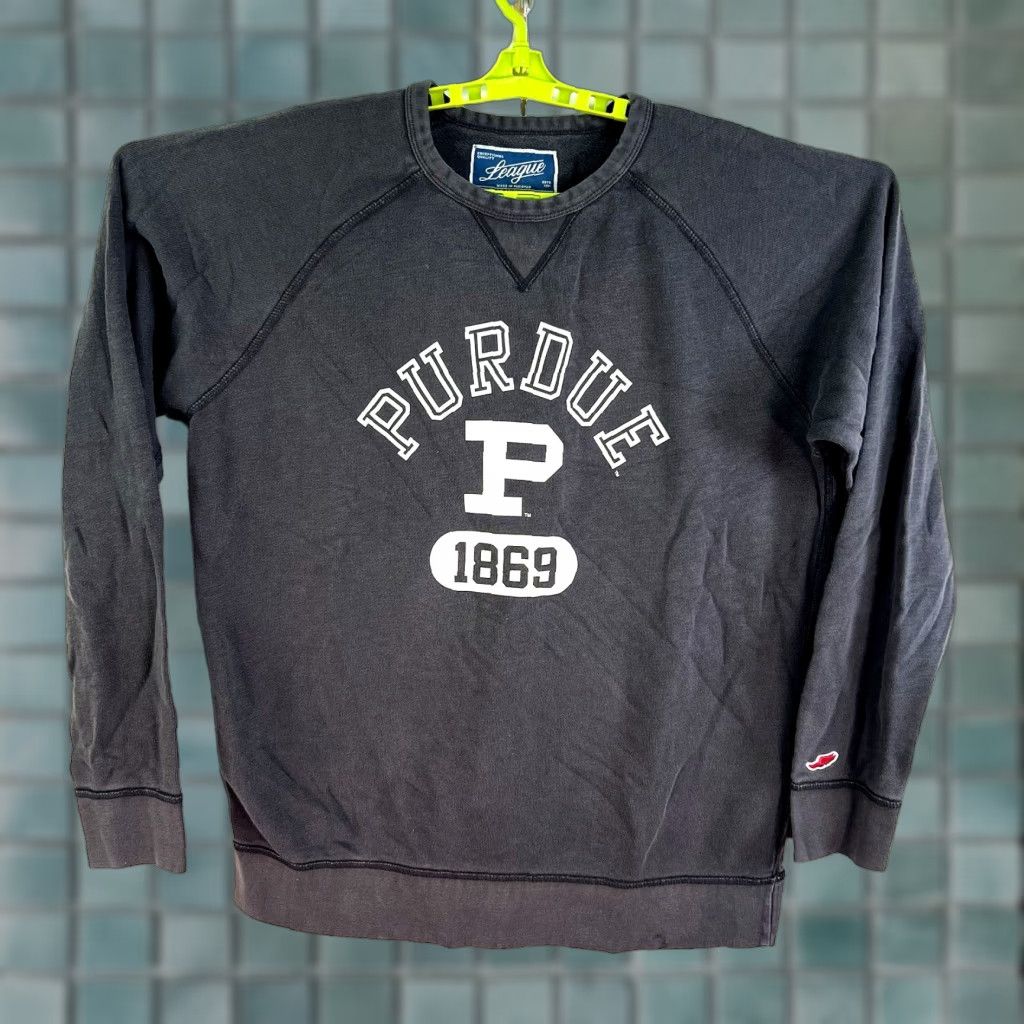 Vintage VINTAGE Perdue University Men's Sweatshirt XL Gray Collegiate Logo Graphic Print Pullover Fleece Collegiate College Universities College Students Size US XL / EU 56 / 4 - 1 Thumbnail