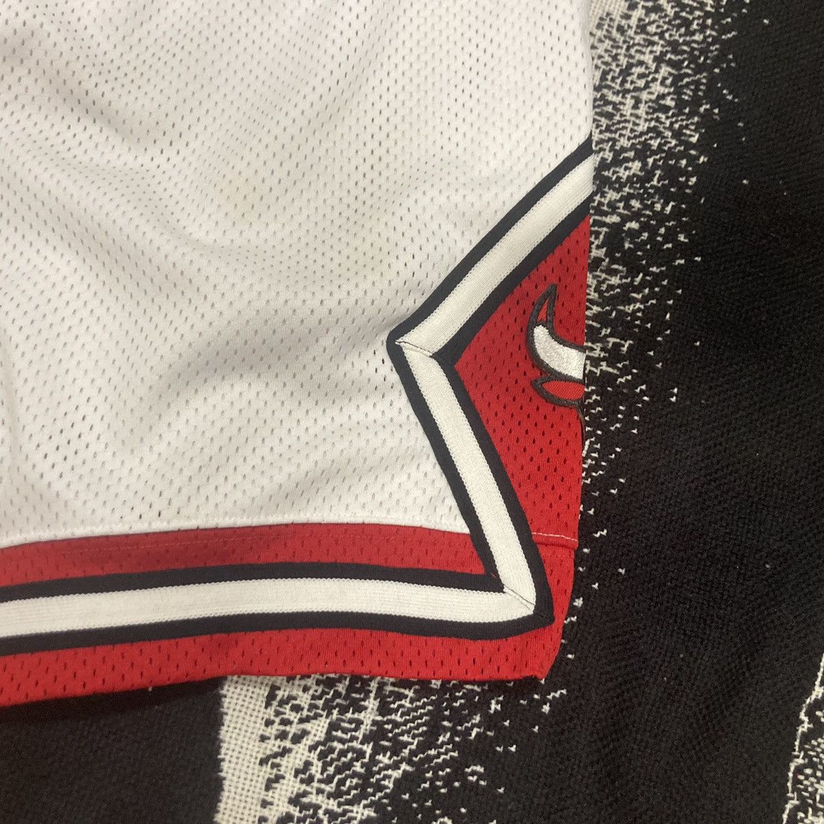 NBA × Nike × Vintage Vintage 90s || Chicago Bulls || Authentic NBA Shorts || Nike Size US 36 / EU 52 - 3 Thumbnail