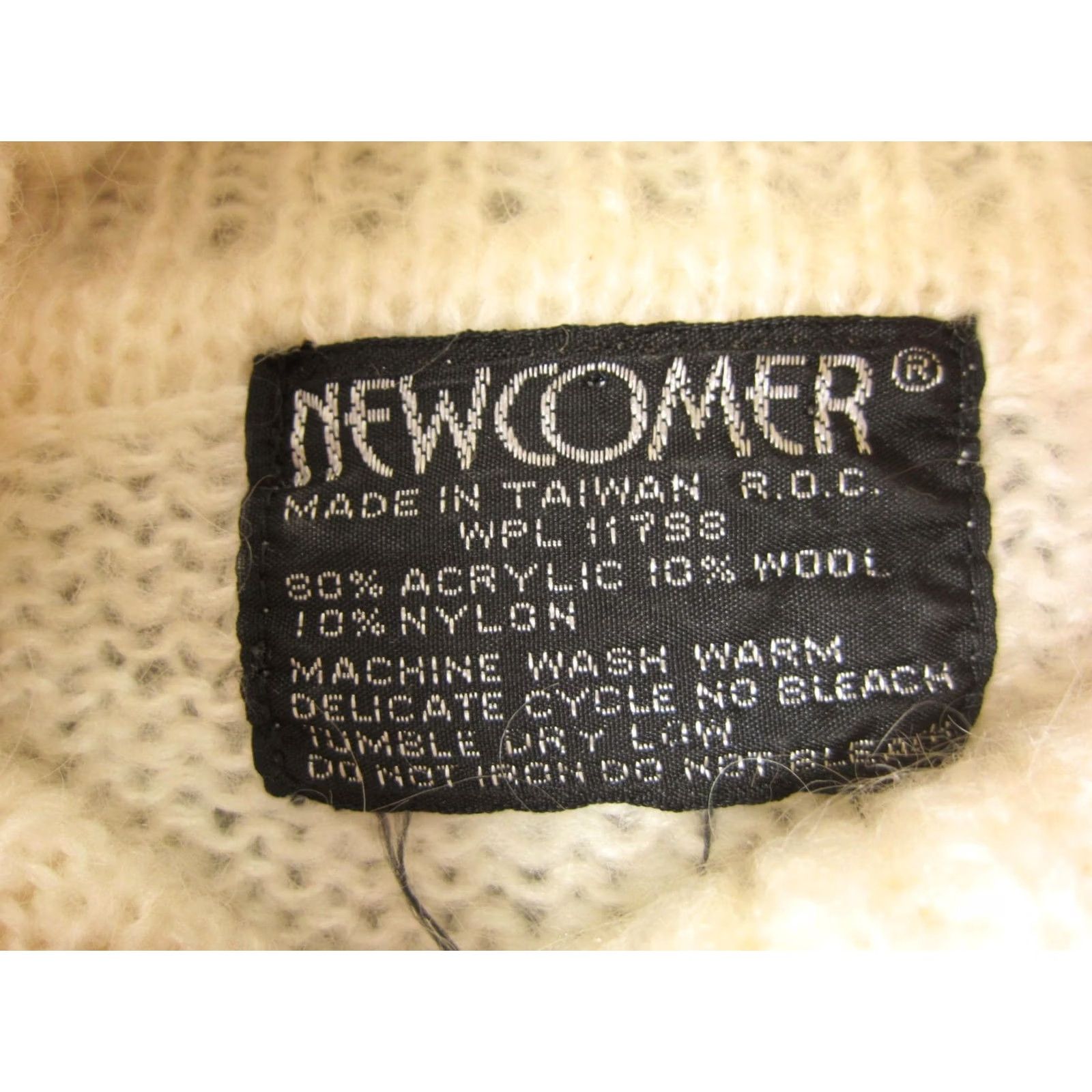 Vintage VINTAGE Newcomer Sweater Shirt Womens S Cream Turtleneck Knit Wool 70s 80s Pullover Winter Fall Size S / US 4 / IT 40 - 7 Thumbnail