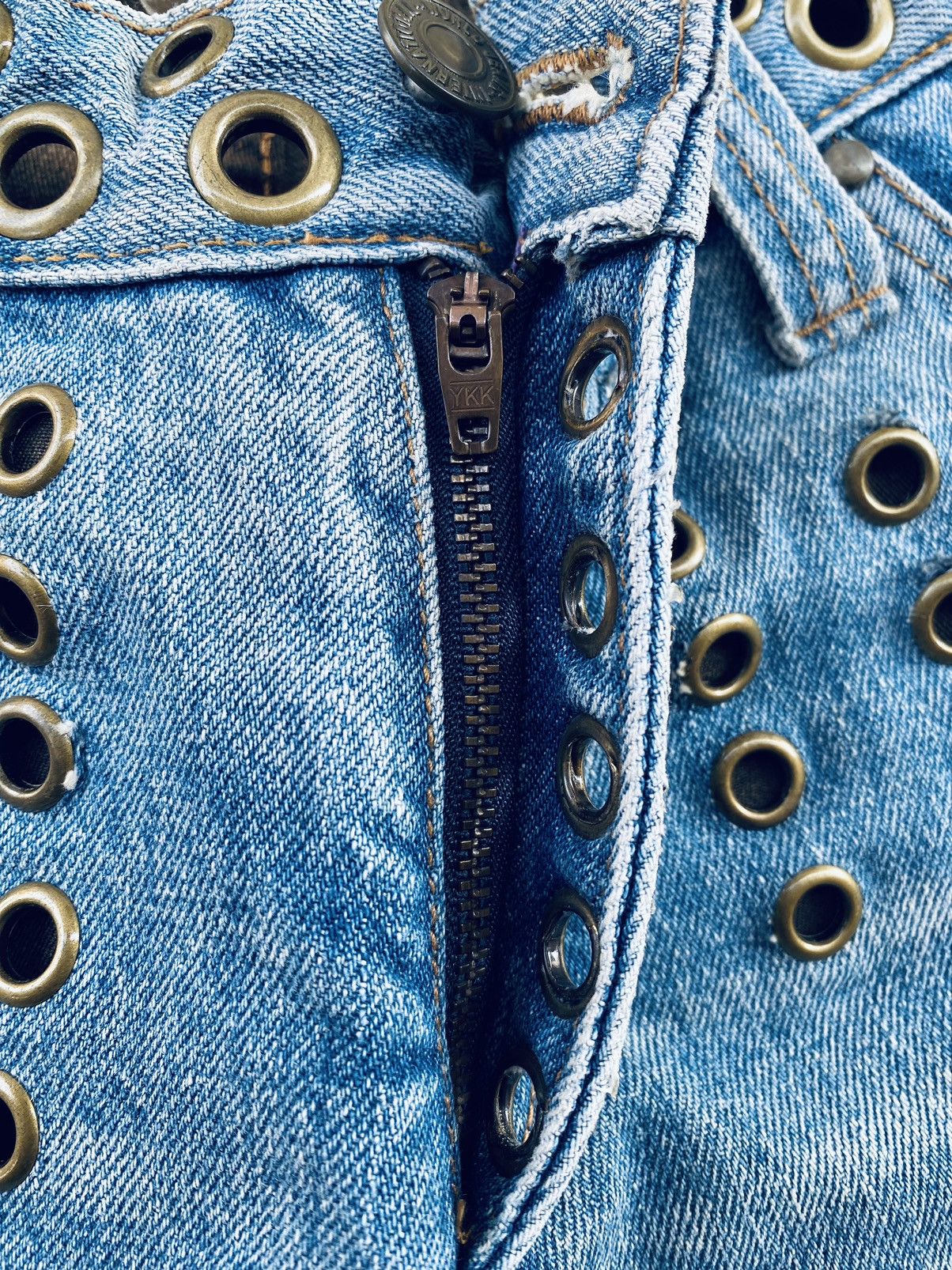 Japanese Brand Vintage Daily News Eyelet Distressed Denim Pants Size US 30 / EU 46 - 7 Thumbnail