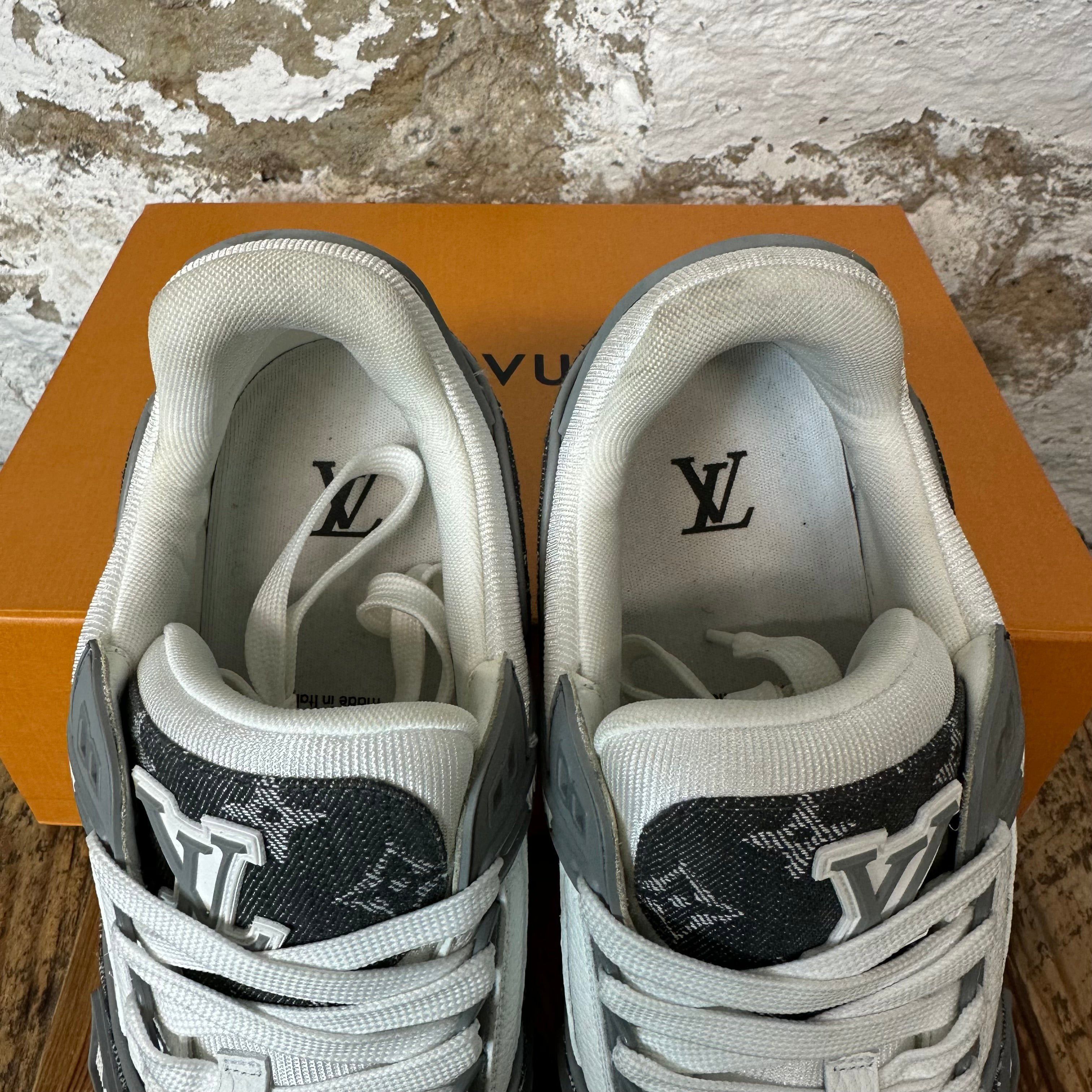 Louis Vuitton Louis Vuitton Grey Monogram Trainer Sneaker Sz 11 (9.5LV) Size US 11 / EU 44 - 4 Thumbnail