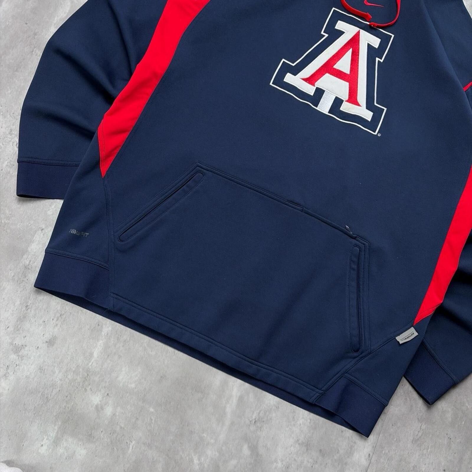 Nike Vintage Nike Team Middle Swoosh University Of Arizona Hoodie Size US L / EU 52-54 / 3 - 3 Thumbnail
