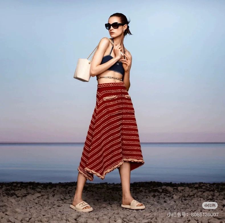 Chanel Chanel Red irregular knitted skirt Size 42" / US 20 - 8 Thumbnail