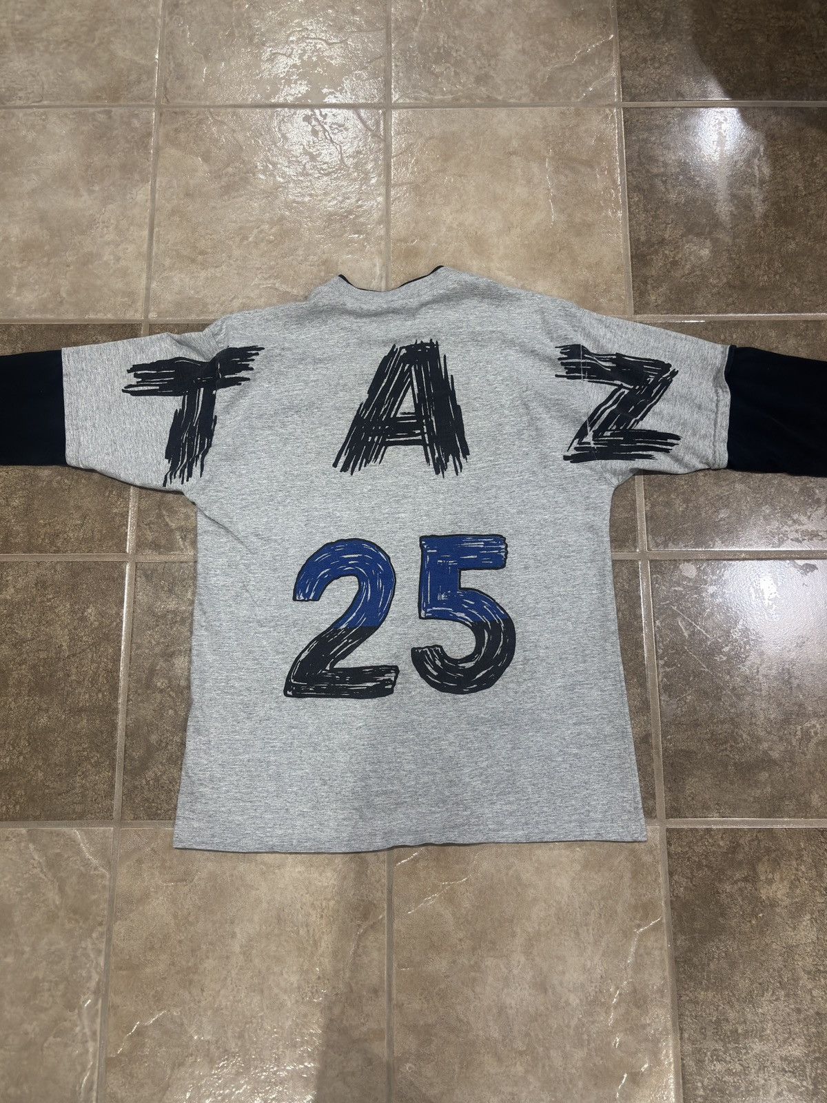 Other Vintage Looney Tunes Taz Quarter Sleeve Size US L / EU 52-54 / 3 - 2 Thumbnail