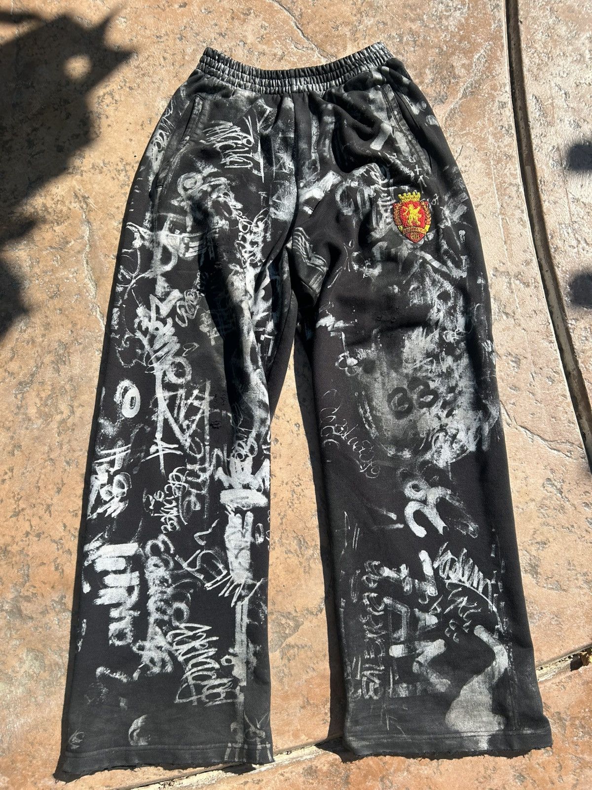 Balenciaga Balenciaga skater graffiti mud show sweapants Size US 30 / EU 46 - 1 Thumbnail