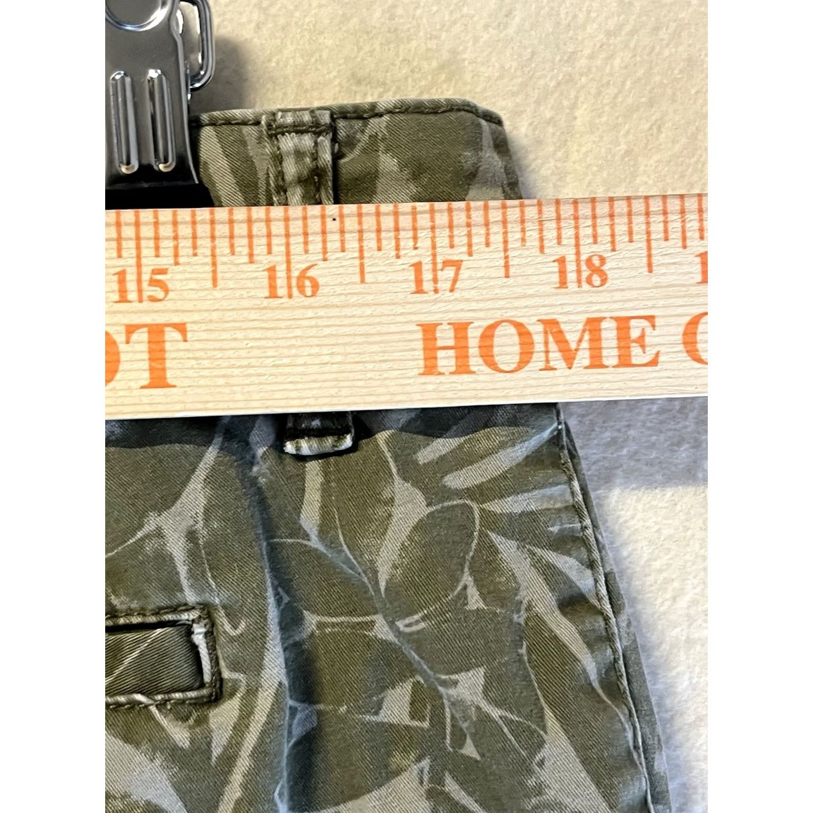 Vintage St. John's Bay Women’s Chino Short Palm Leaf Print Pockets Size 34-35 Green Regular Size 40" / US 18 - 3 Thumbnail