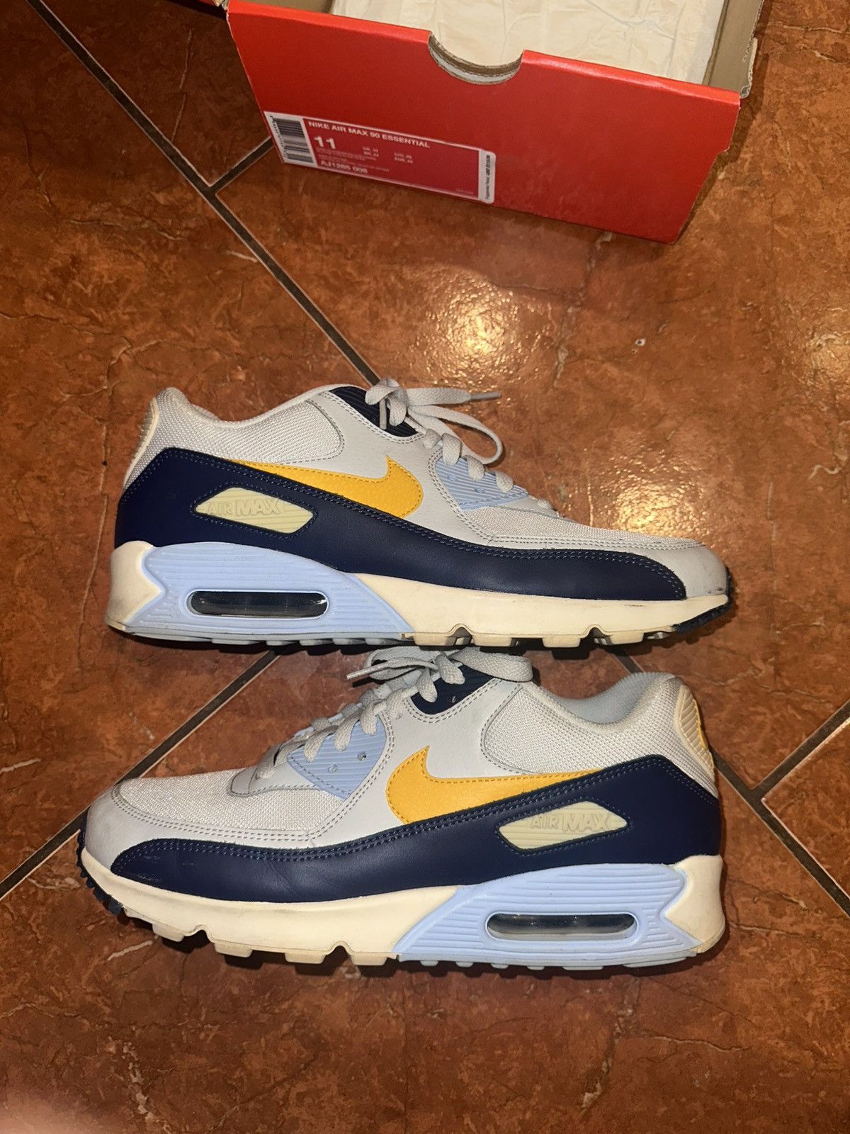 Nike Nike Air Max 90 Essential Size US 11 / EU 44 - 5 Thumbnail