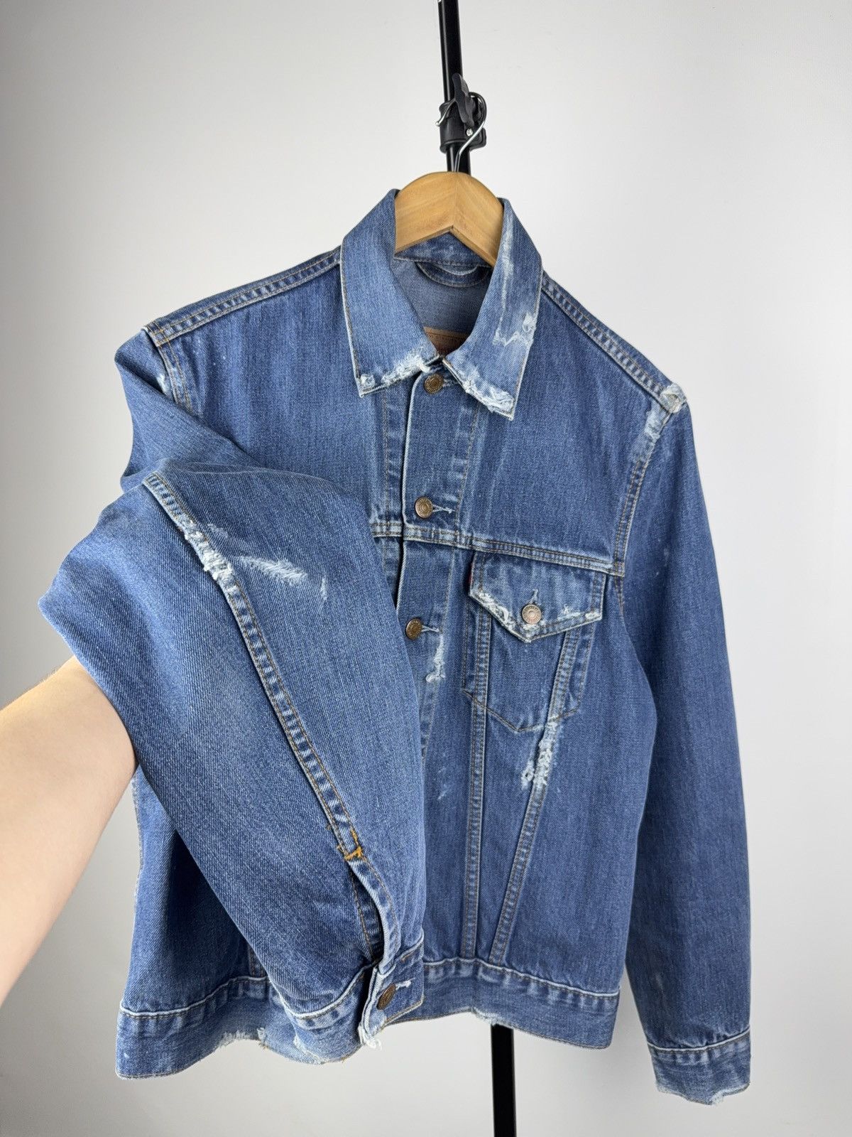 Levi's Vintage Clothing Vintage Levi’s Distressed Denim Jacket 90s Trucker Size US M / EU 48-50 / 2 - 4 Thumbnail