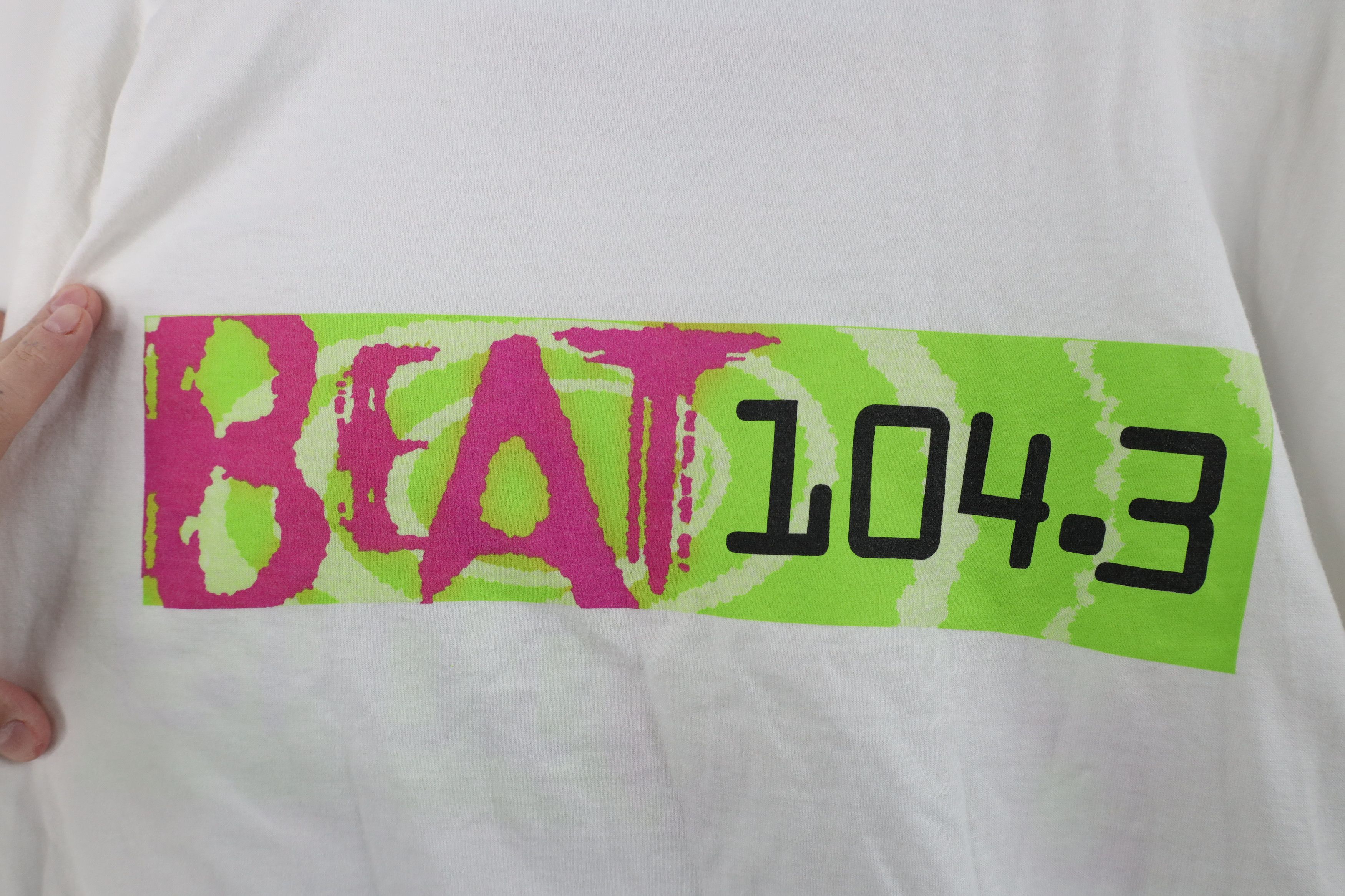 Vintage Vintage 90s Streetwear Radio Hip Hop Rap Tee T-Shirt White Size US XL / EU 56 / 4 - 8 Thumbnail