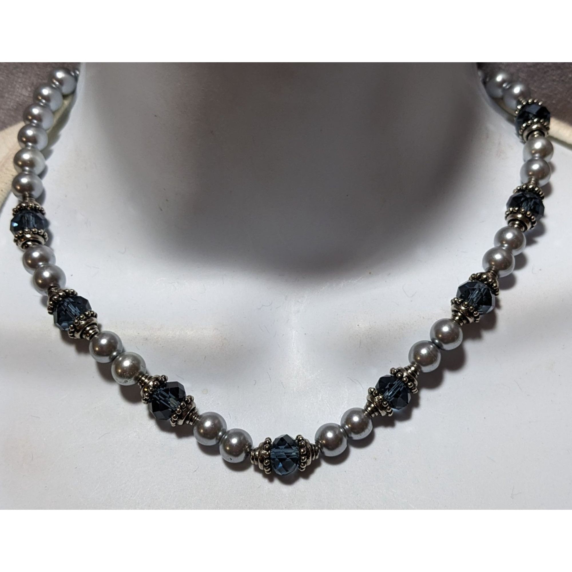 Other Elegant Silver Faux Pearl Beaded Glass Necklace Size ONE SIZE - 5 Thumbnail