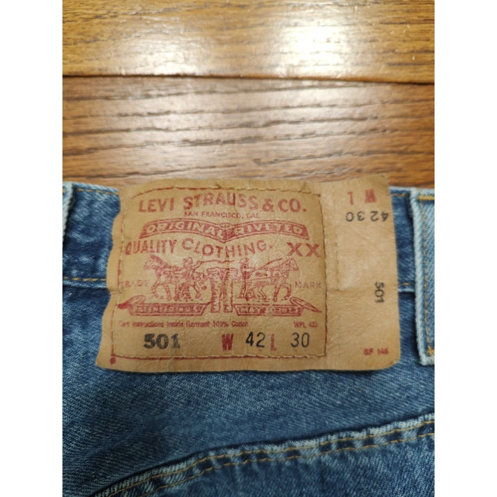 Levi's VINTAGE Levi's 501 Jeans Mens 40x30 Blue Denim Straight 5-Pocket Logo Red Bat Tag 90s Retro Classic Fit jeans Men Size US 40 / EU 56 - 4 Thumbnail